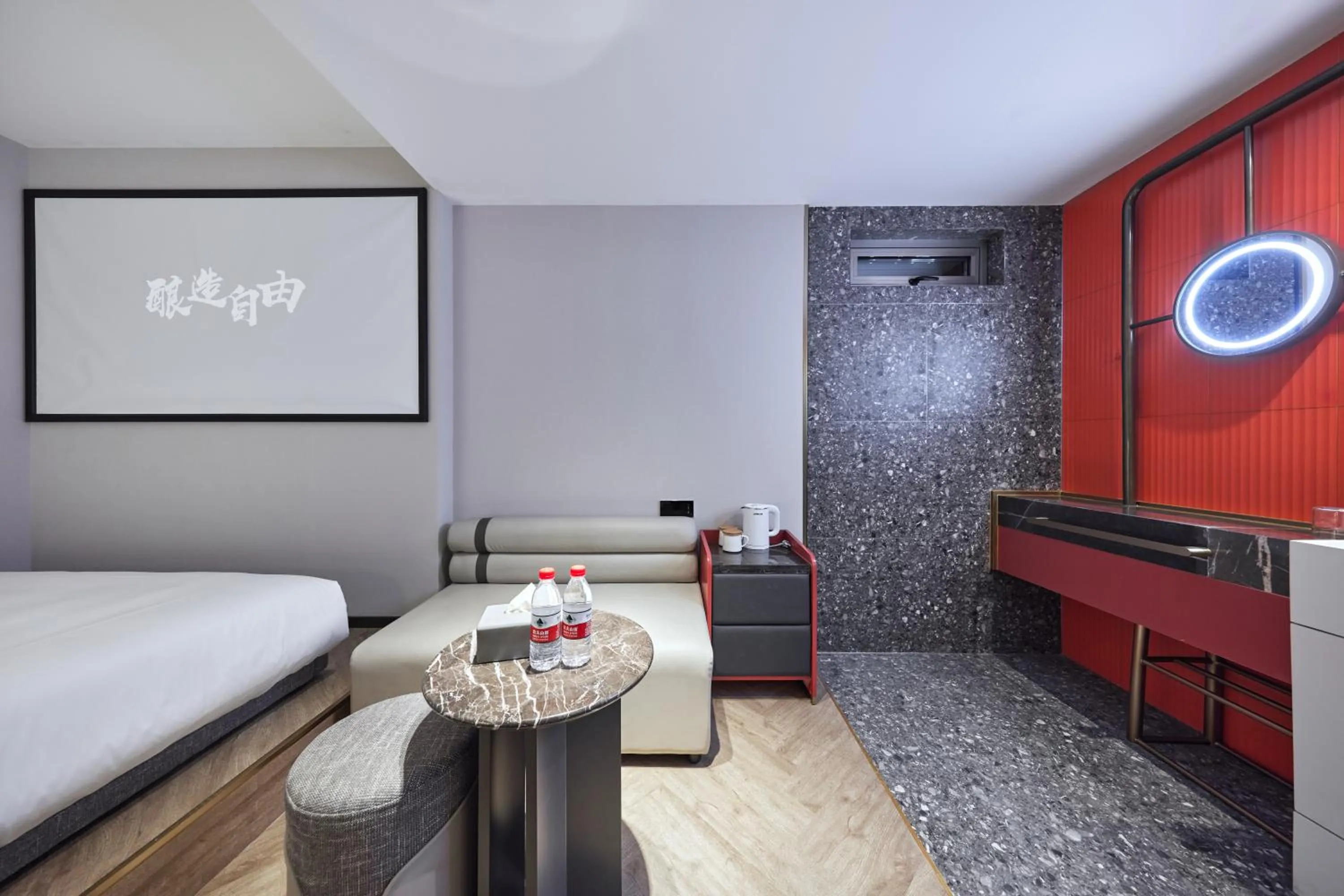 Bed in M Hotel - Beijing Tiananmen Square Qianmen Subway Station