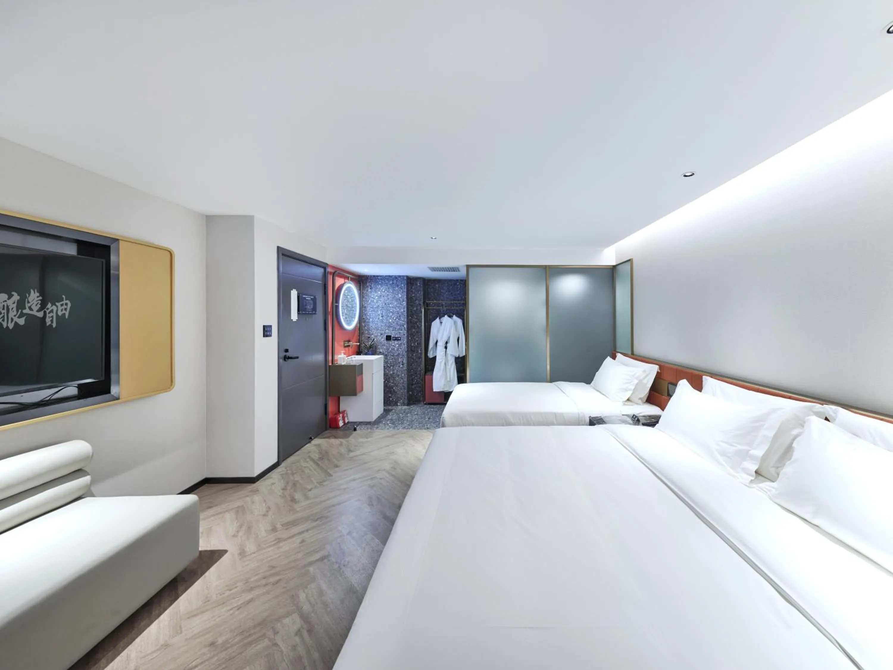 Bed in M Hotel - Beijing Tiananmen Square Qianmen Subway Station