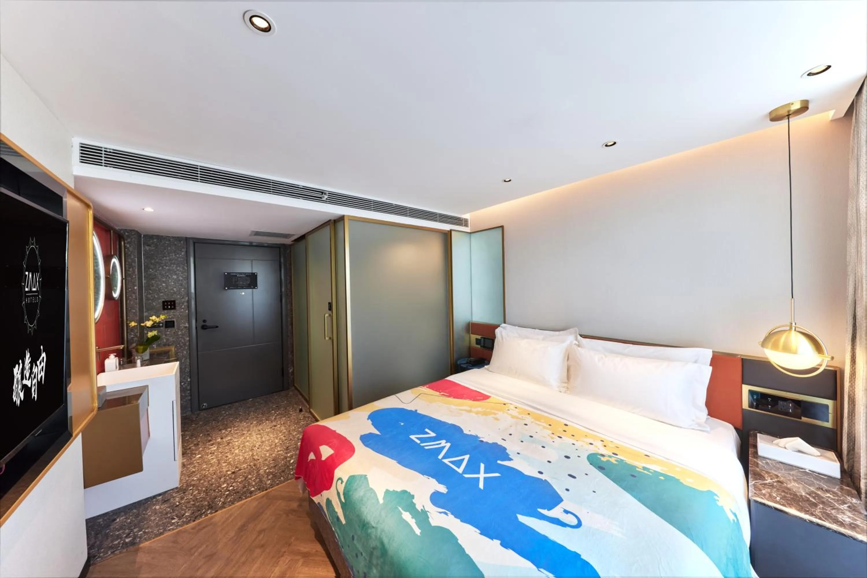 Bed in M Hotel - Beijing Tiananmen Square Qianmen Subway Station