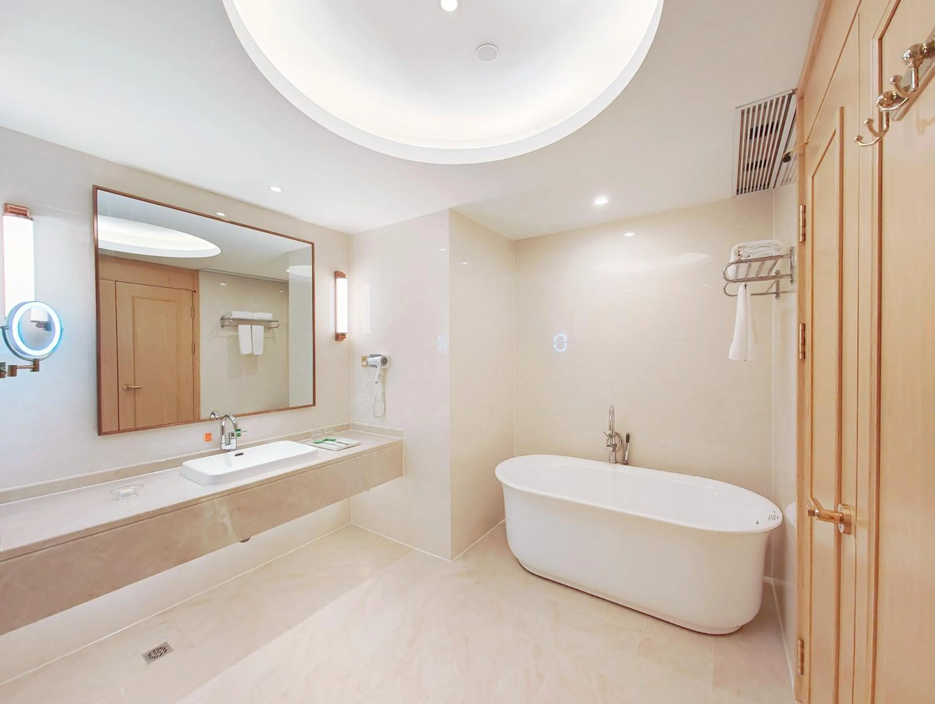 Bathroom in Vienna International Hotel Wenchang