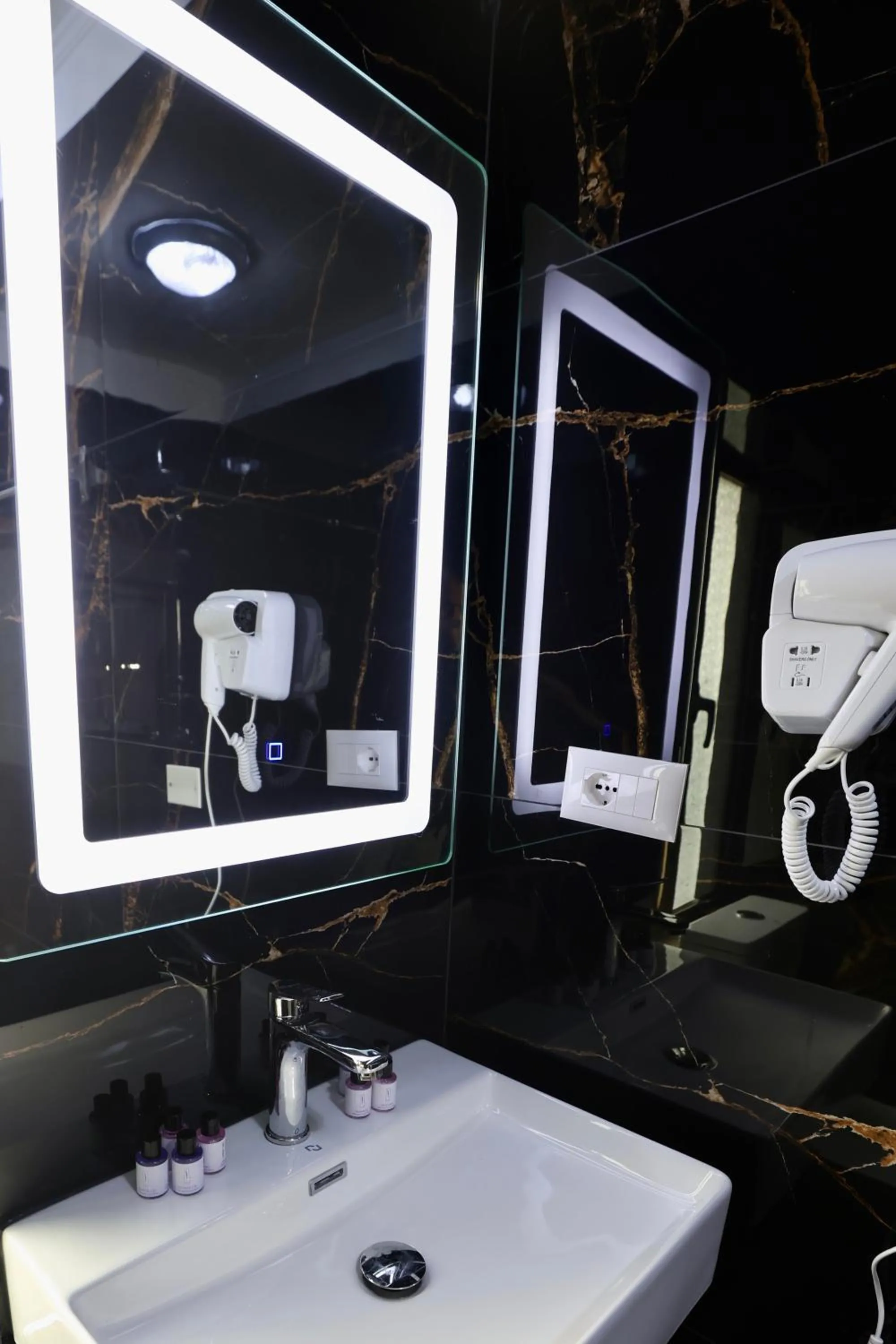 Bathroom in VILA ALIZEE Hotel