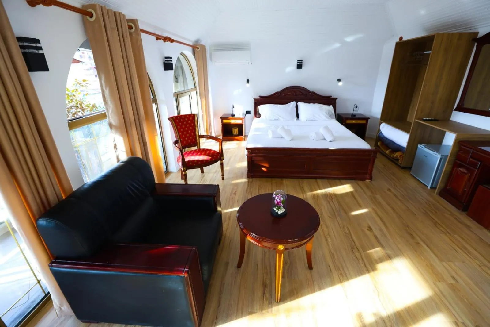 Living room, Bed in VILA ALIZEE Hotel
