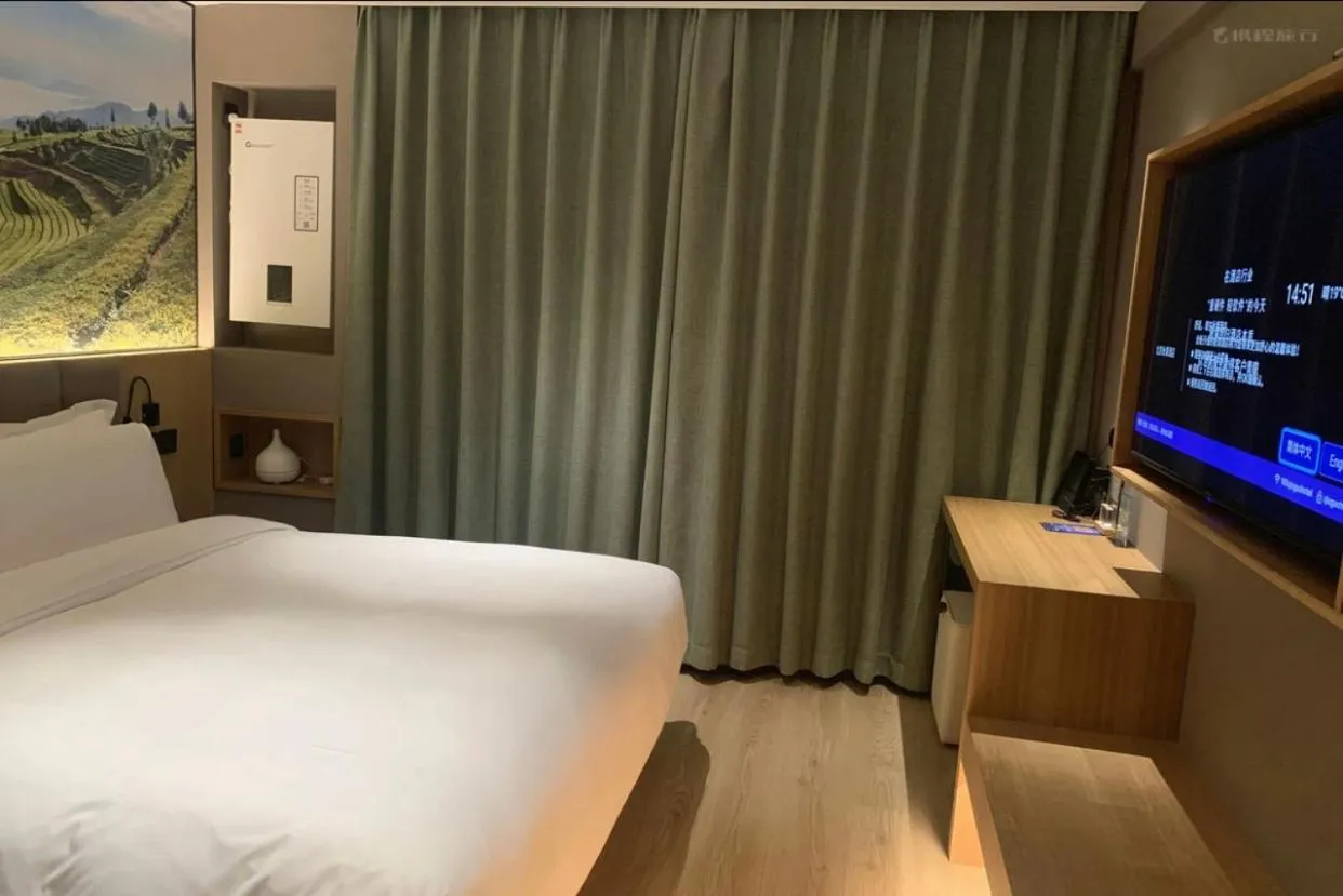 Photo of the whole room, Bed in Qiuguo Hotel - Beijing Chaoyang Branch