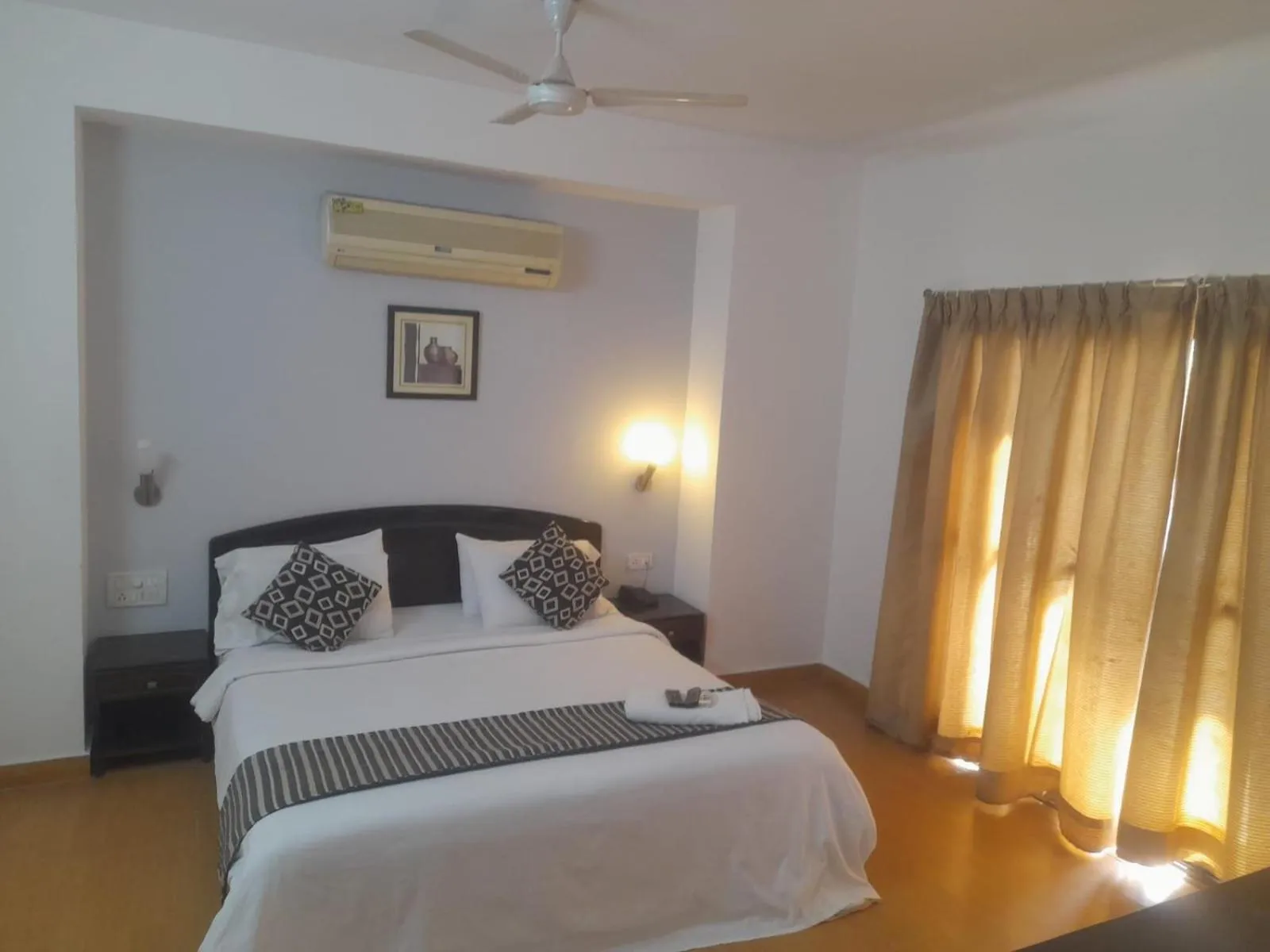 Living room, Bed in Hotel Prestige INN