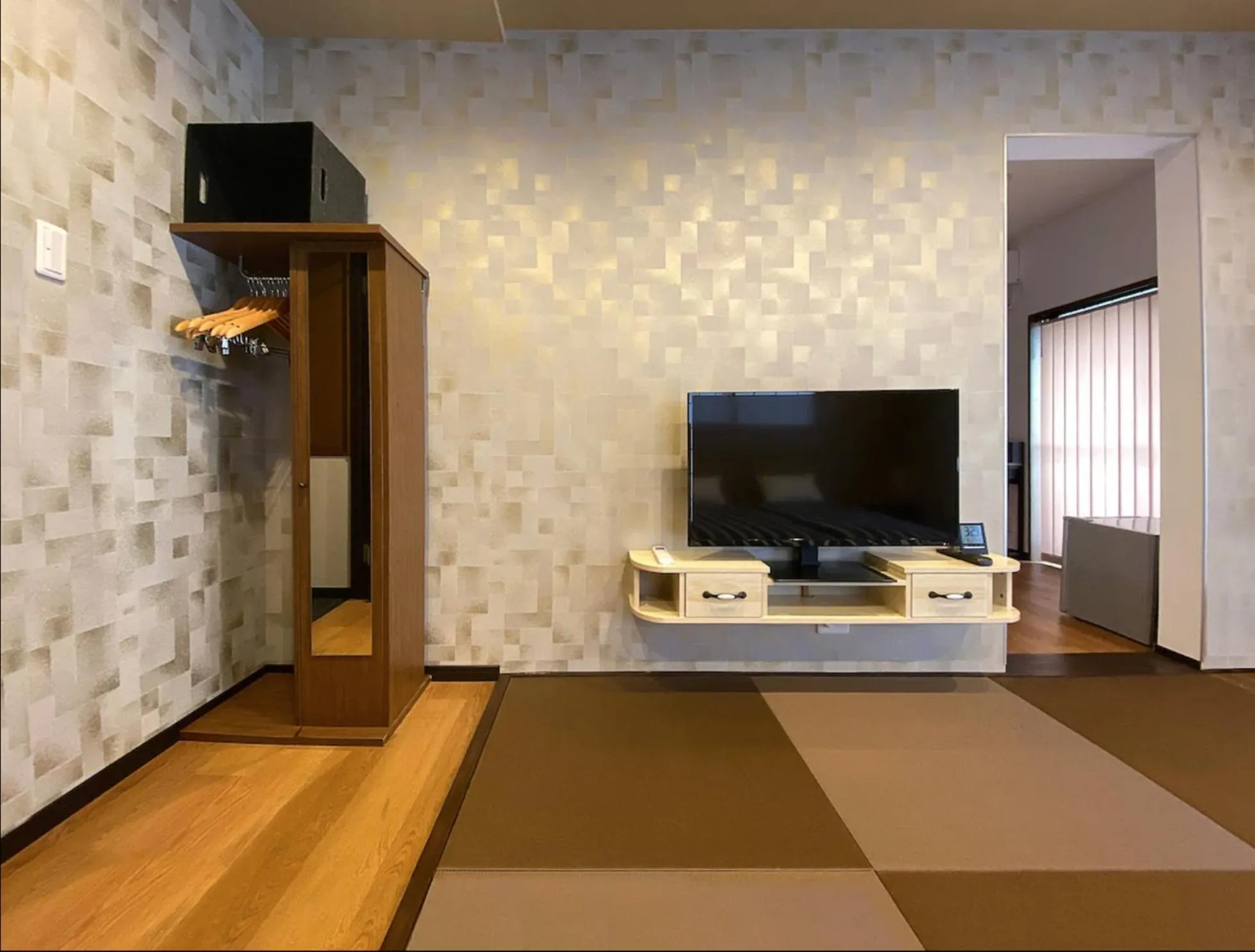 TV and multimedia in My Home Inn Izumisano