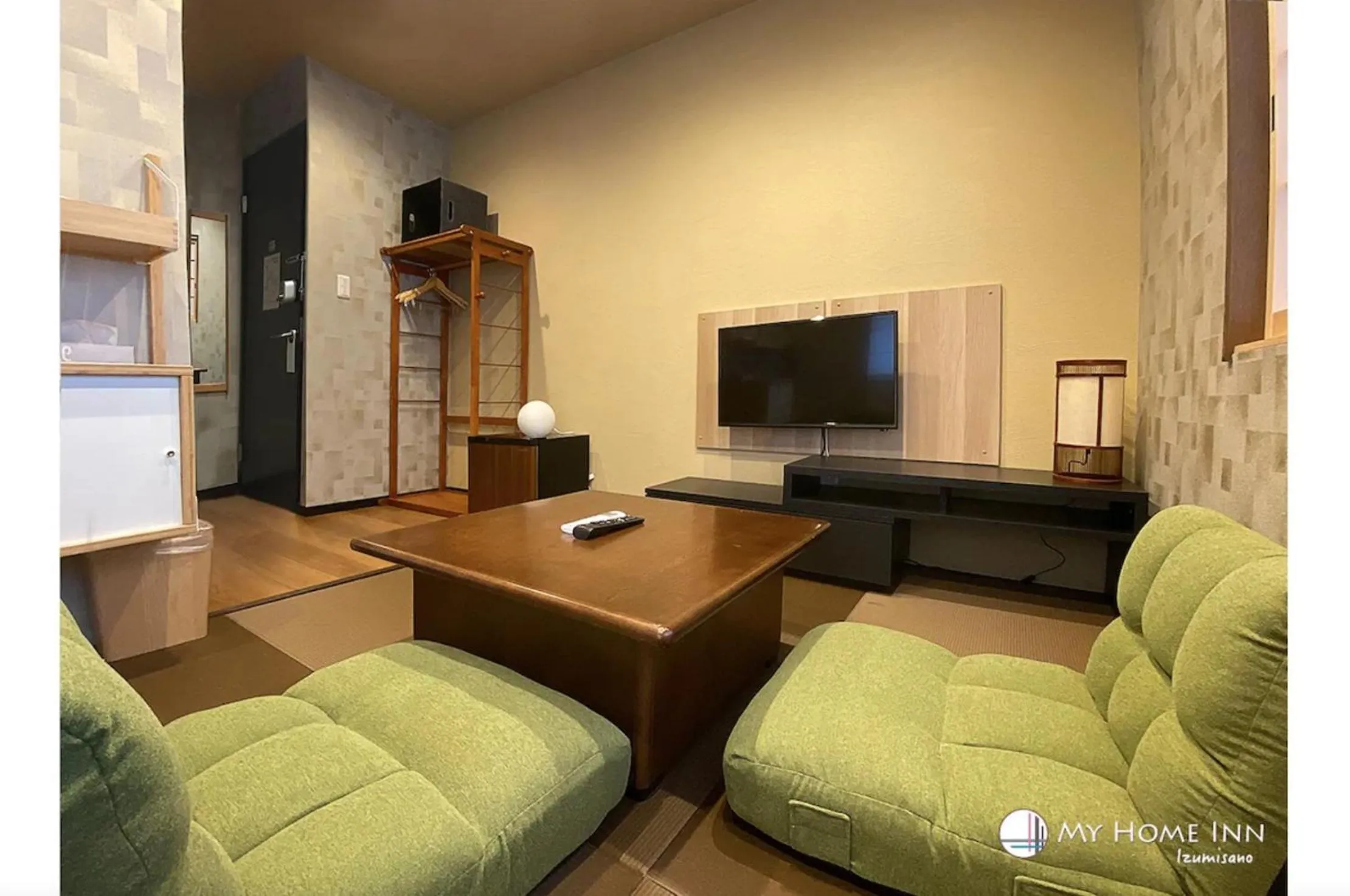 TV and multimedia in My Home Inn Izumisano