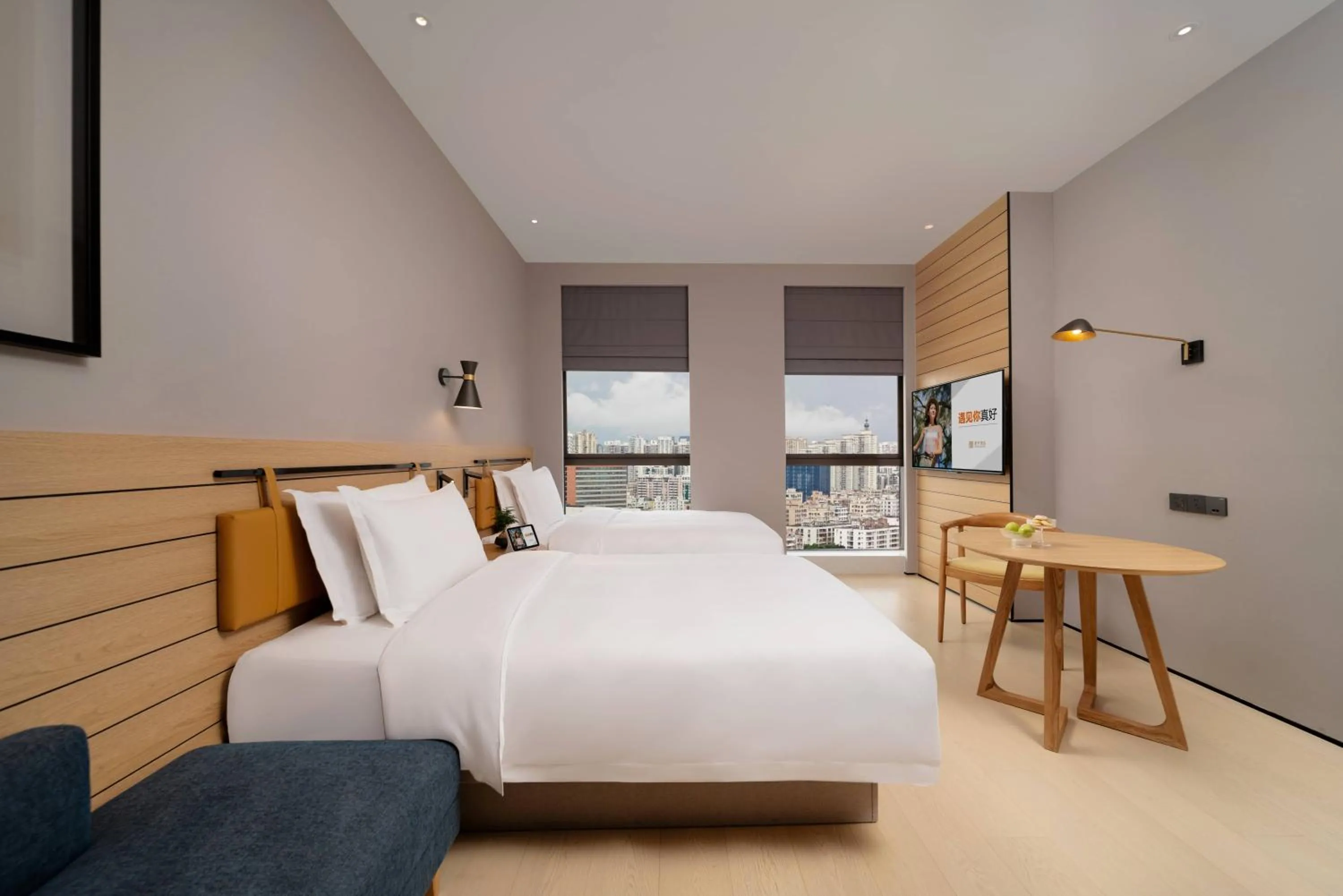 Photo of the whole room, Bed in SSAW Boutique Hotel Hangzhou Chengjun Grand Canal