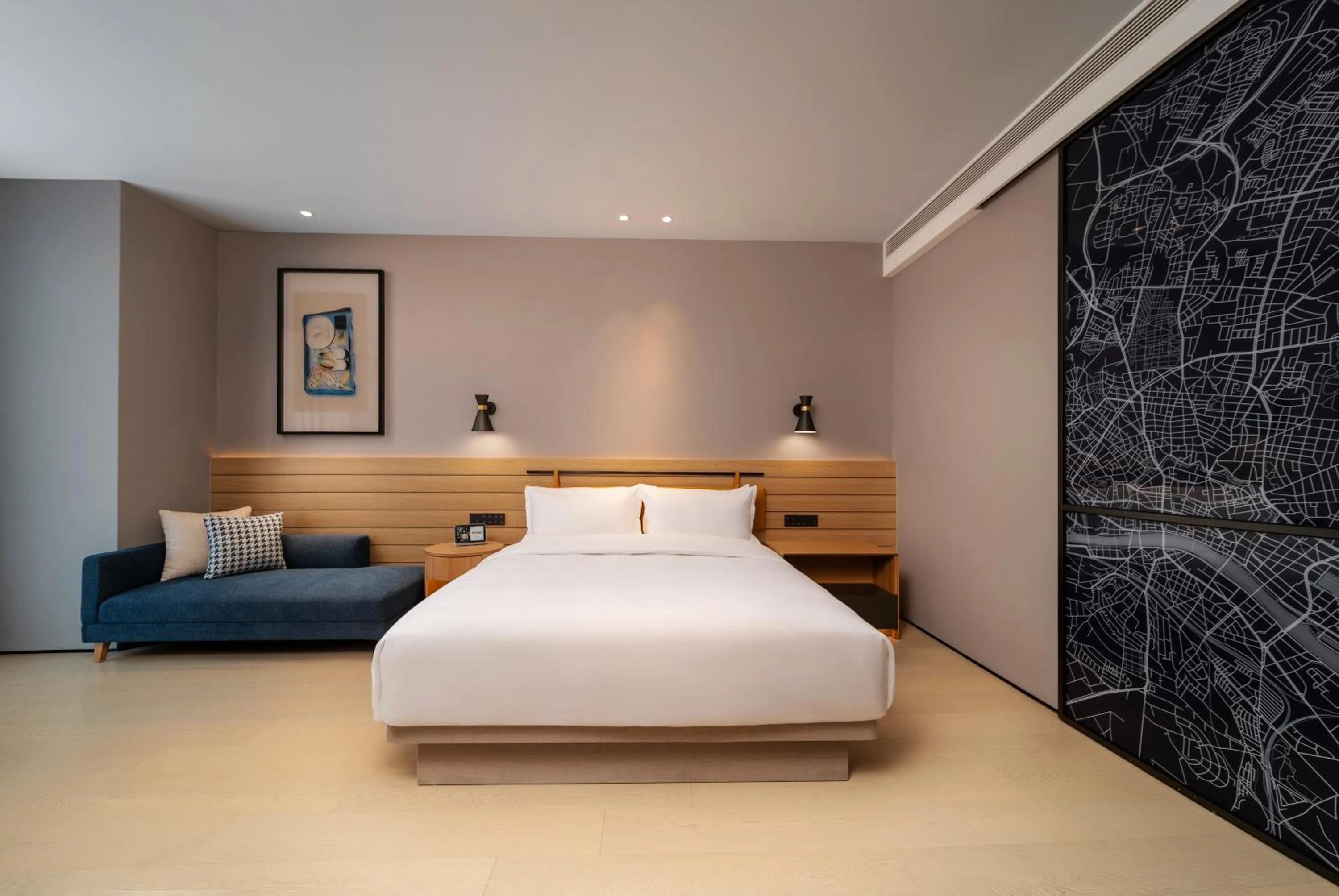 Bed in SSAW Boutique Hotel Hangzhou Chengjun Grand Canal