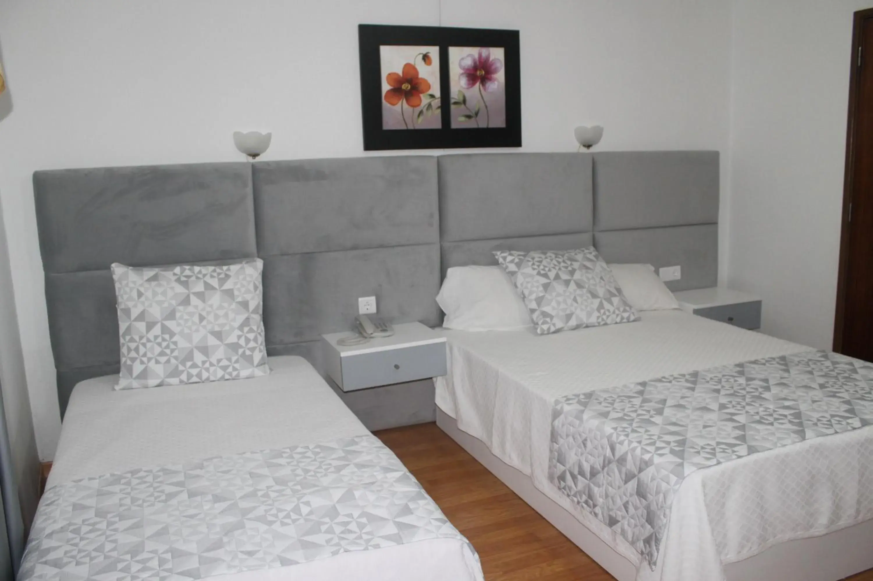 Double Room in Alojamento Local Santa Cruz Double Room in Alojamento Local Santa Cruz