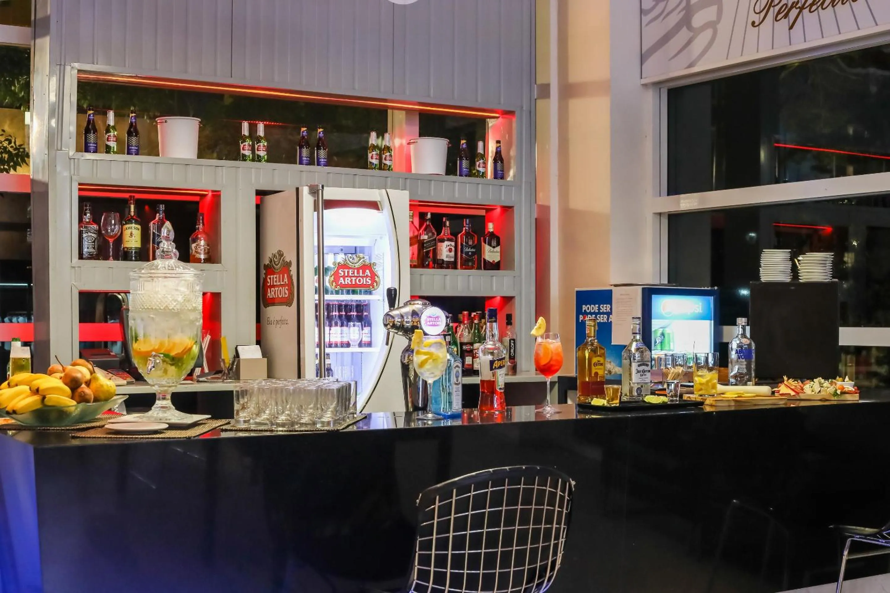 Lounge or bar in Pestana Curitiba