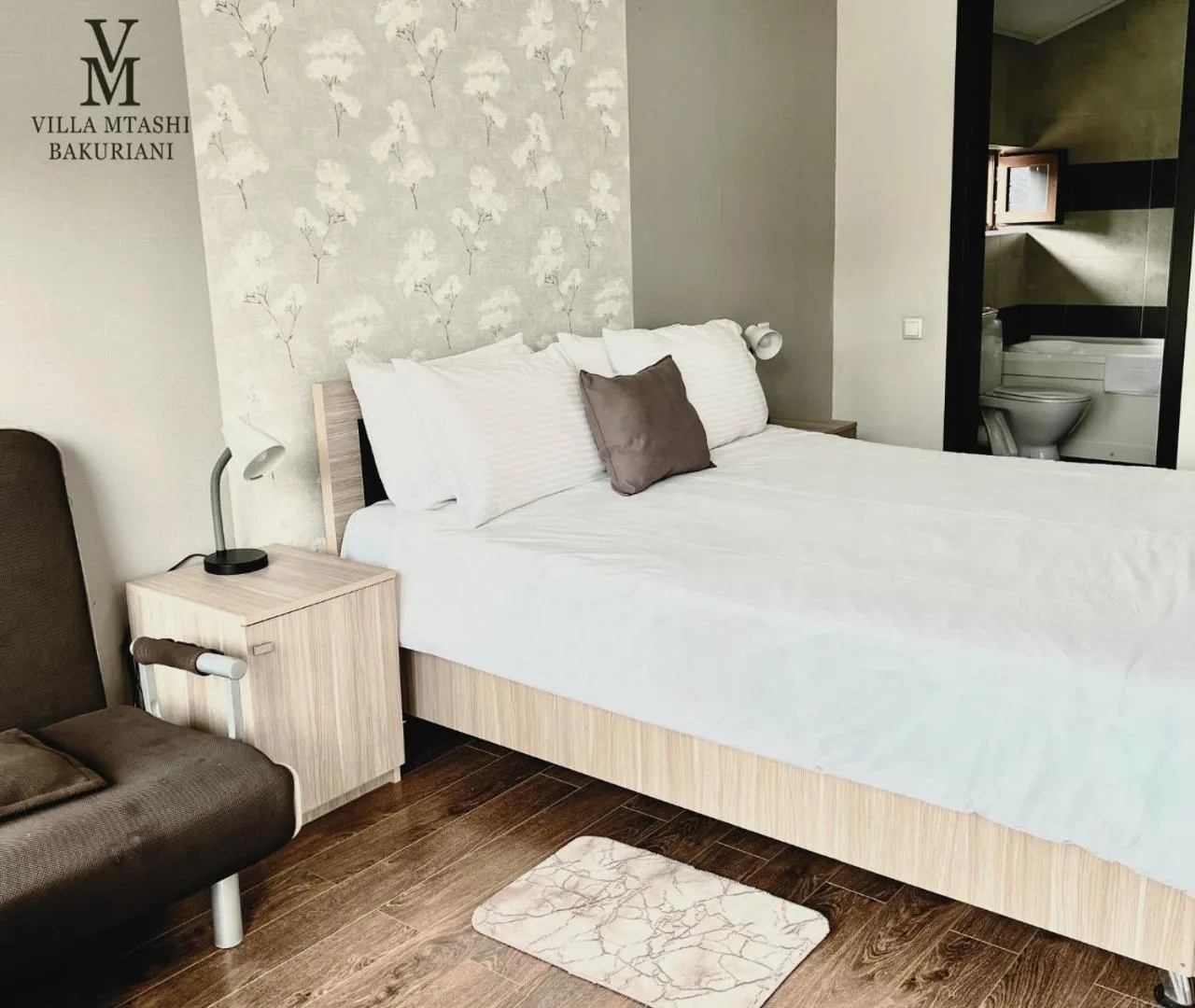 Bathroom, Bed in Villa Mtashi