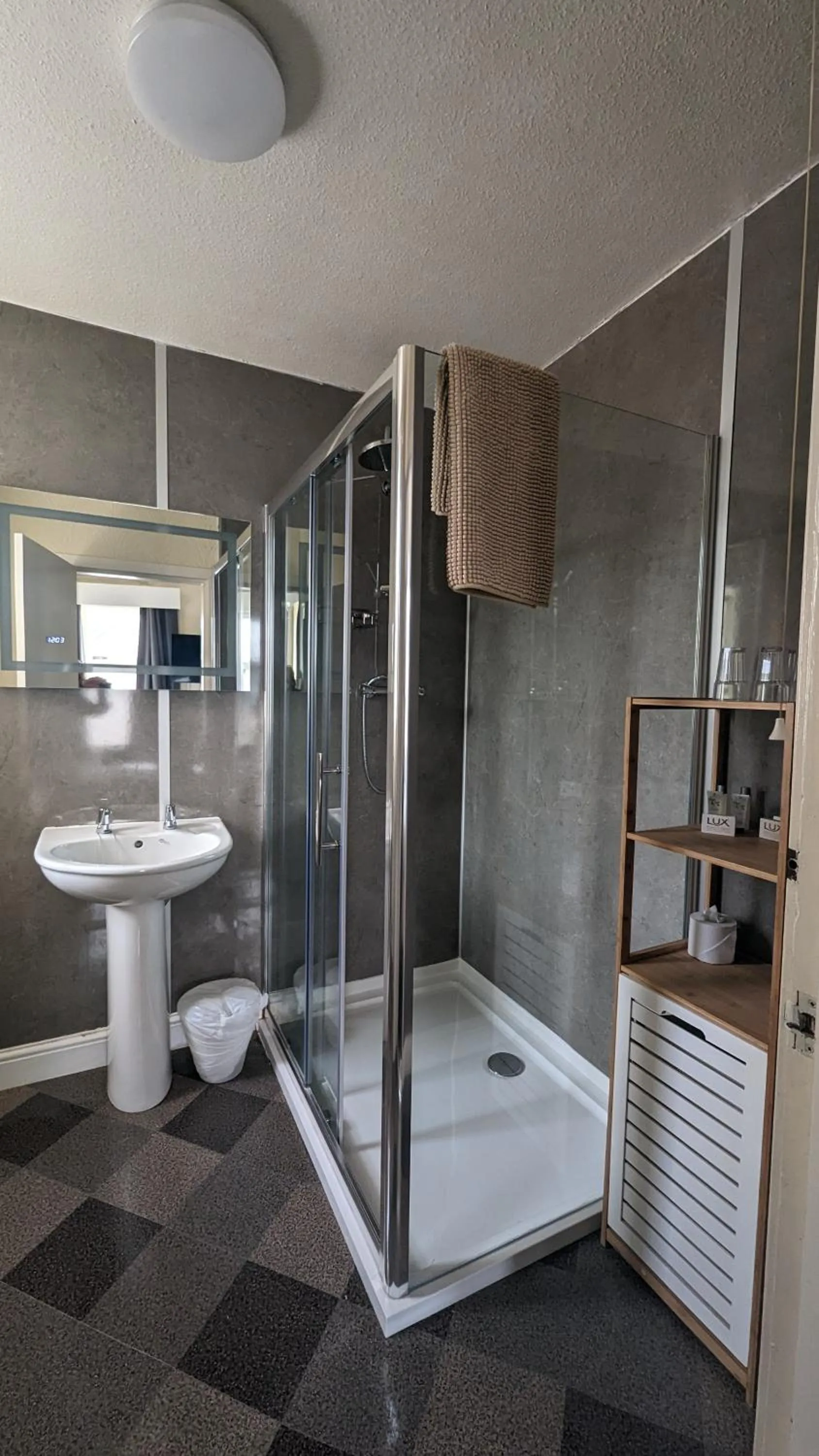 Bathroom in Dalgair House Hotel