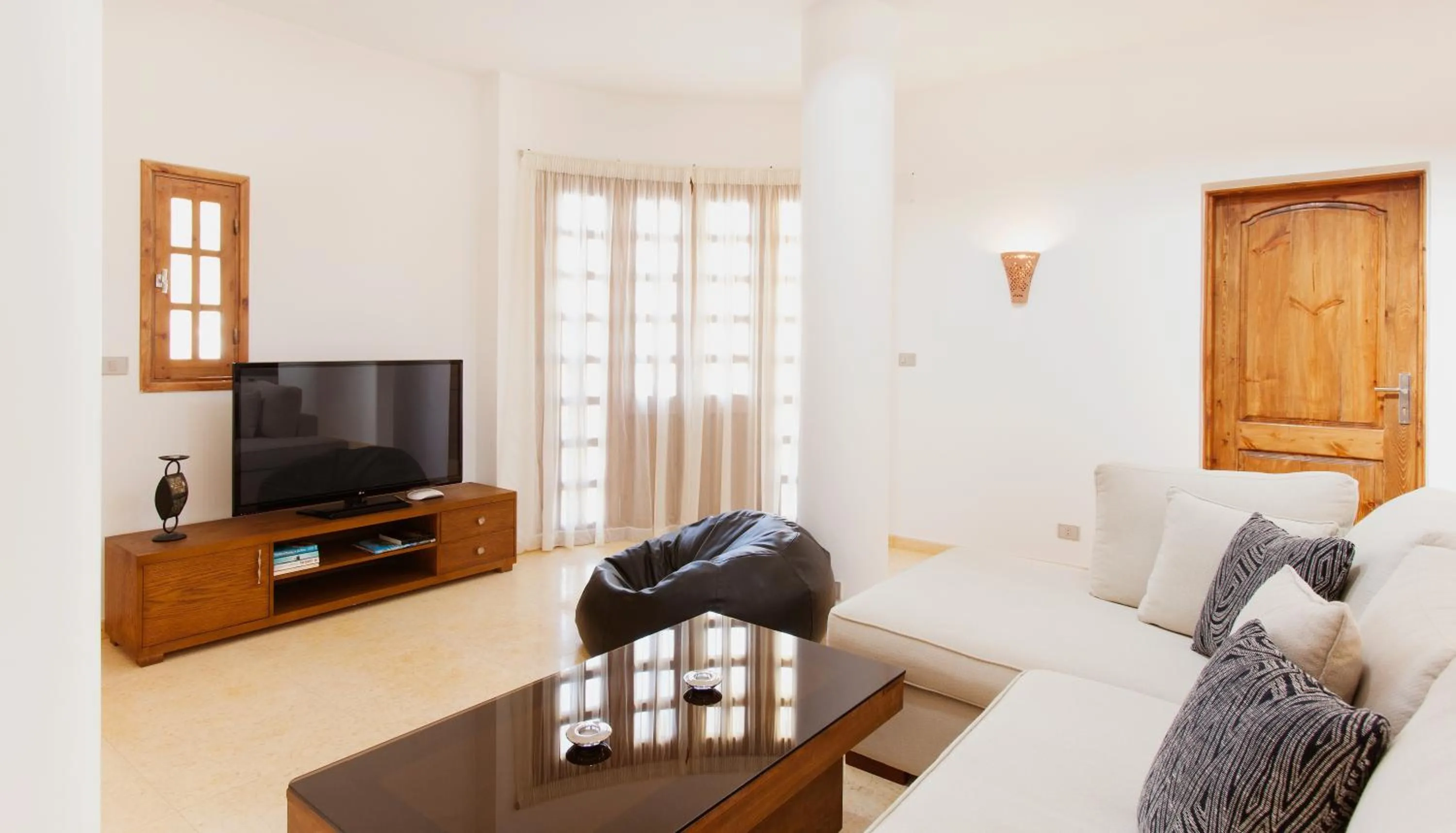 Photo of the whole room in Red Rock Apartments