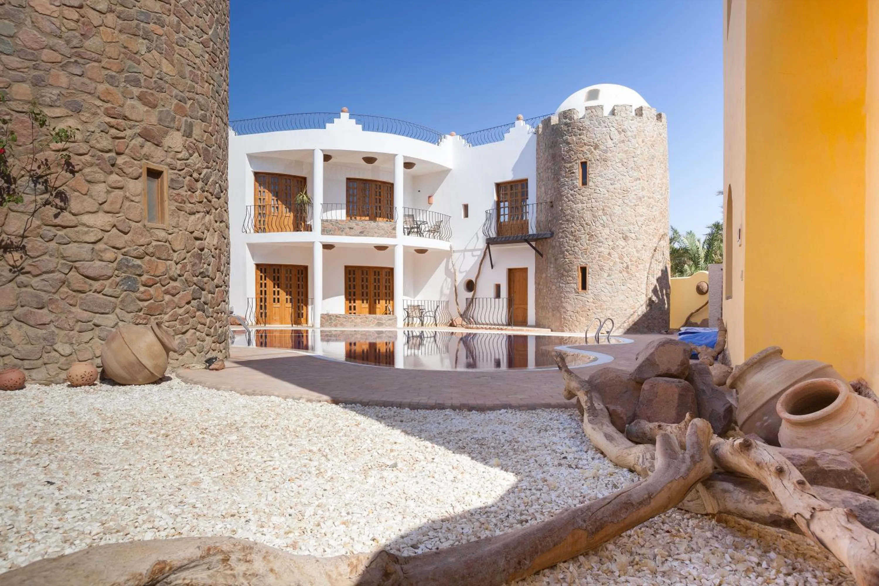 Facade/entrance in Red Rock Apartments