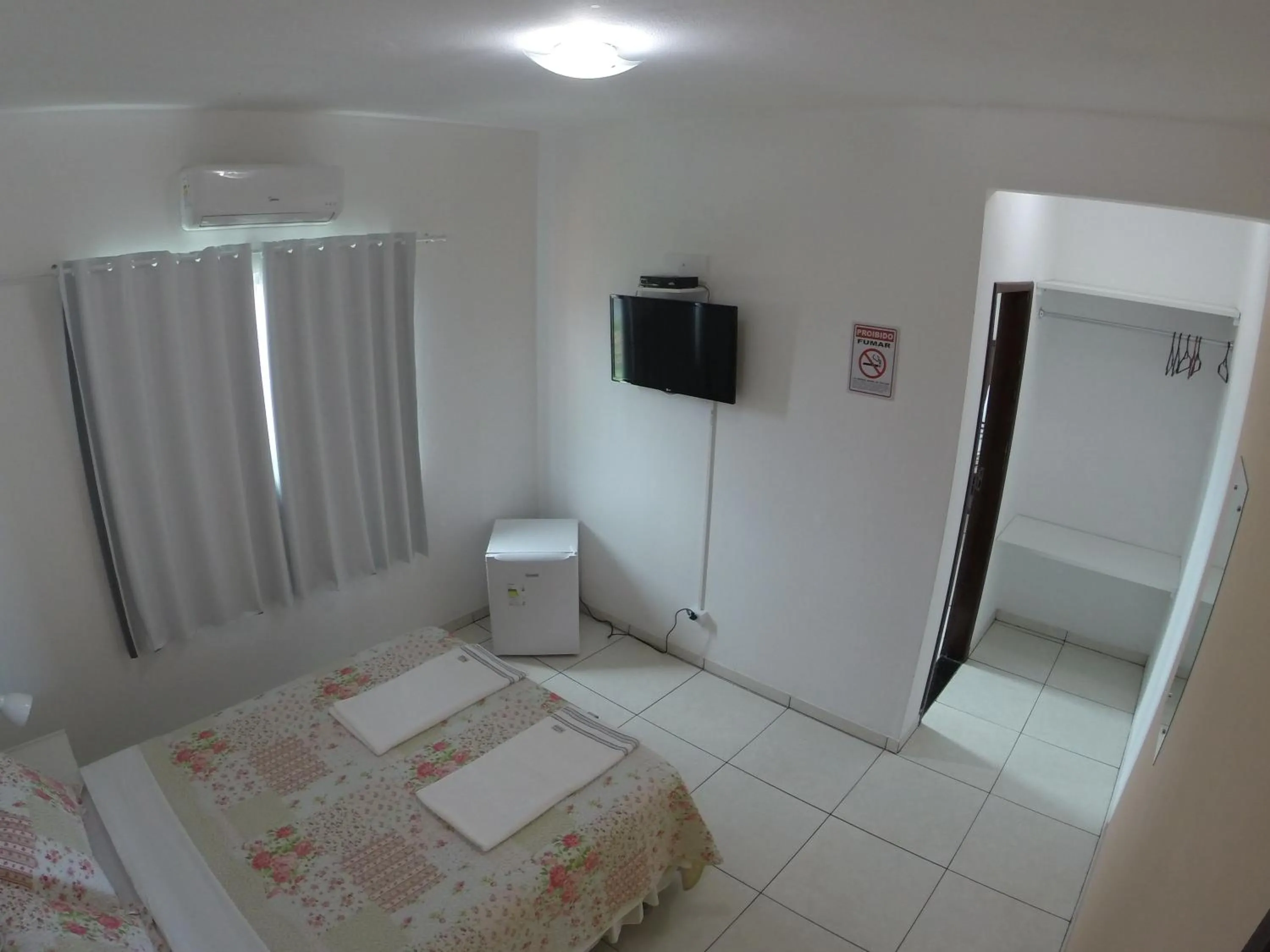 Photo of the whole room, Bed in Cantinho da Melão