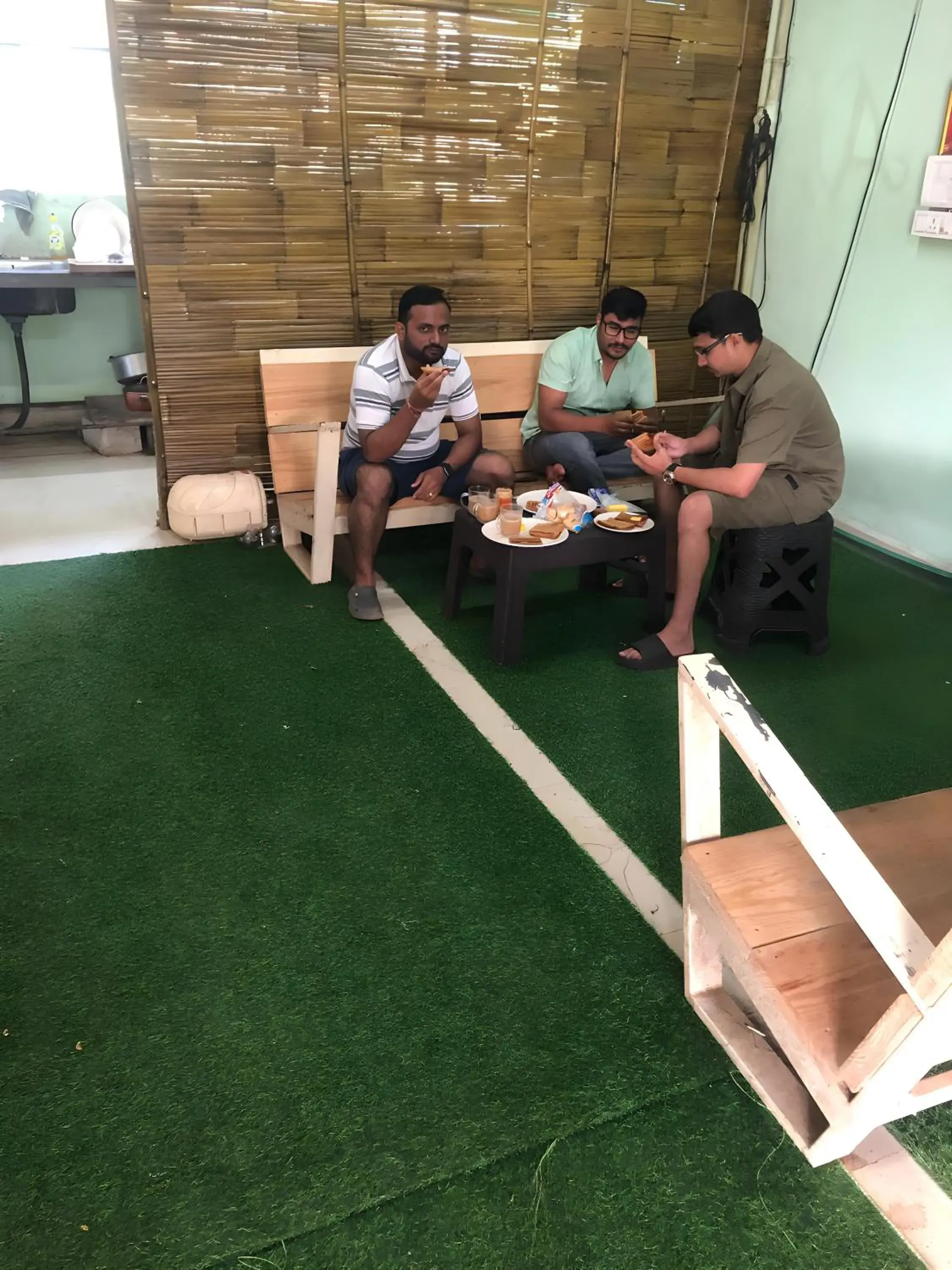 Restaurant/places to eat in Jeet hostel and Stay Rooms Restaurant/places to eat in Jeet hostel and Stay Rooms