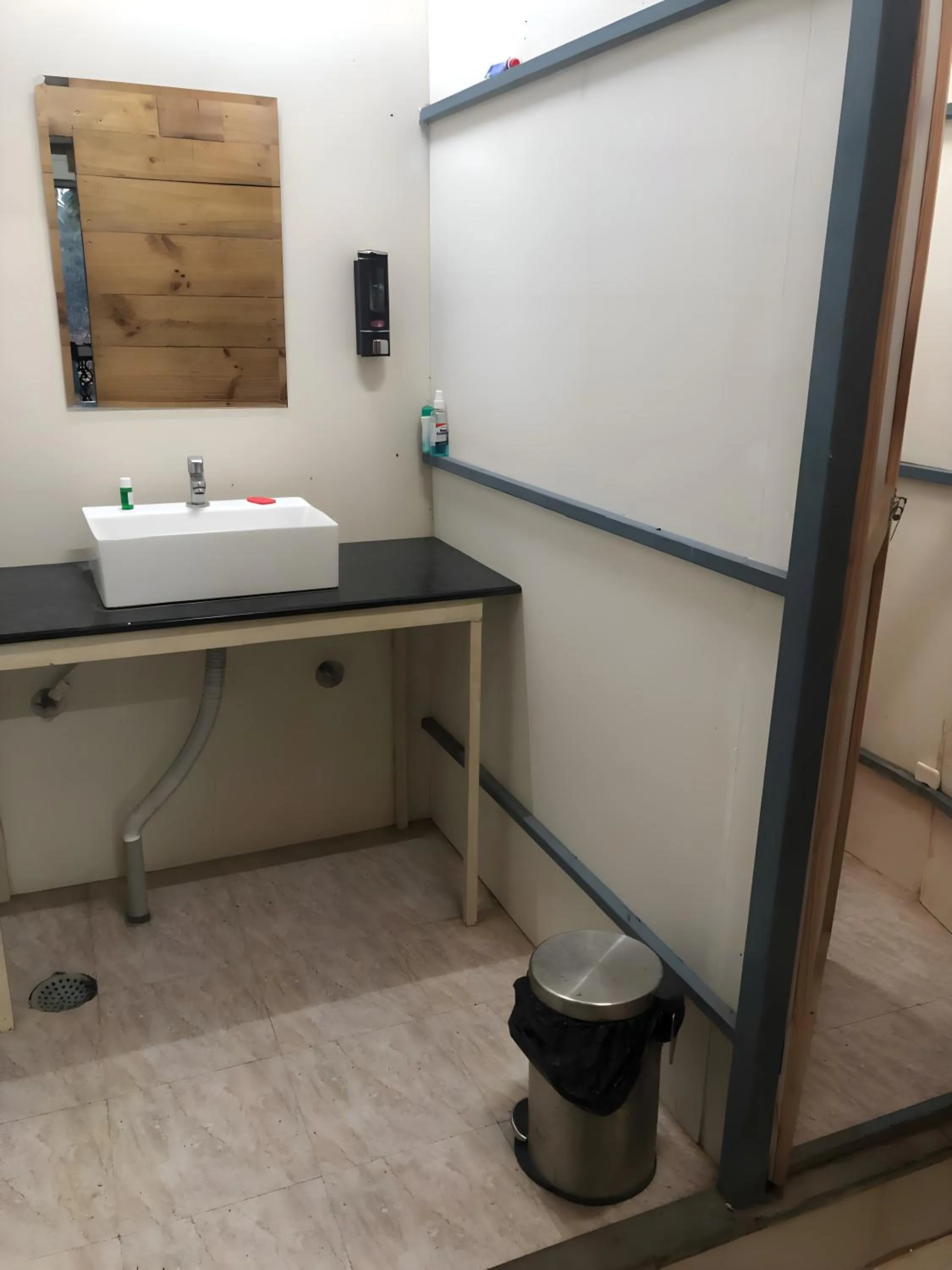 Bathroom in Jeet hostel and Stay Rooms