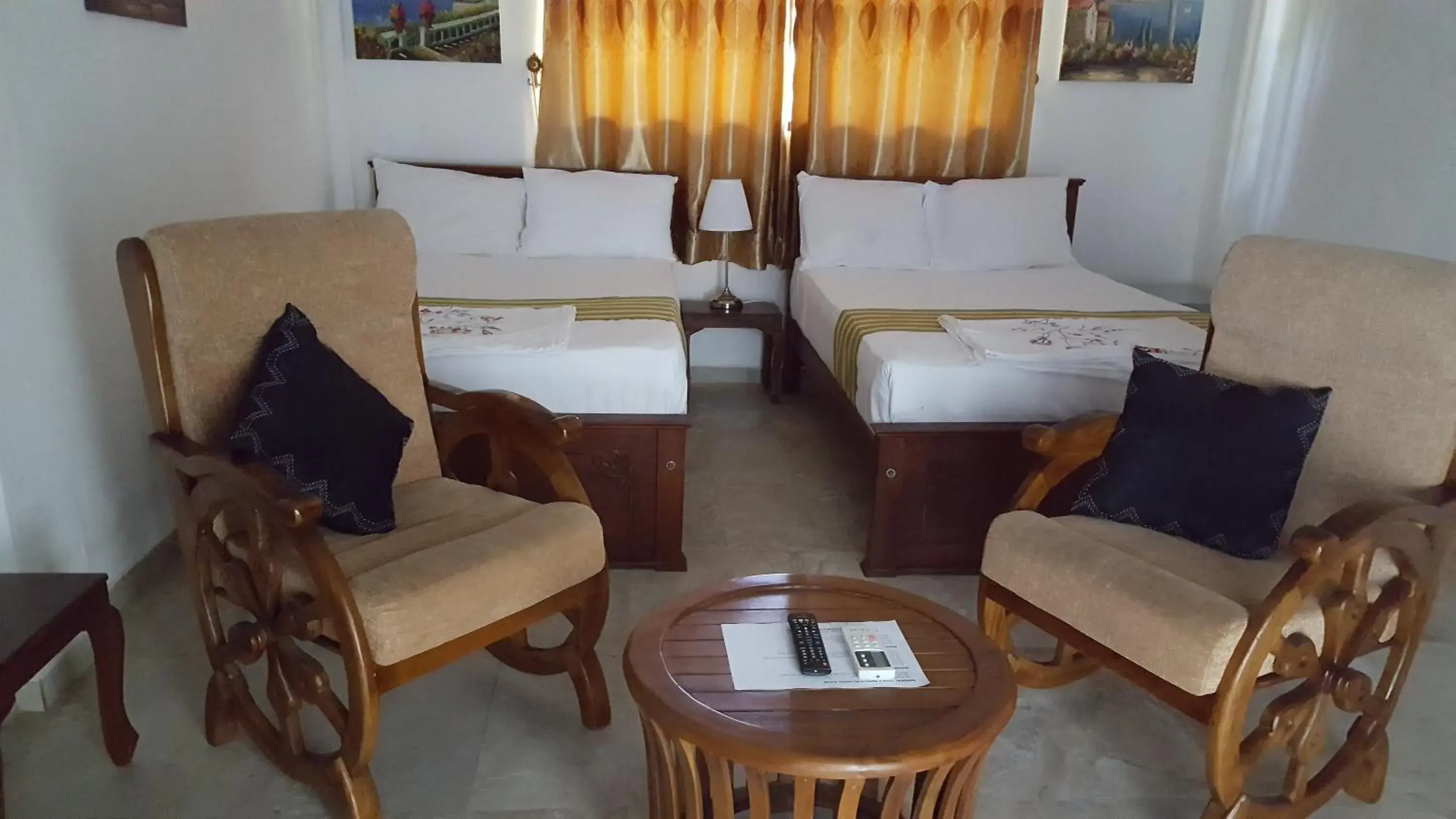 Queen Room with Two Queen Beds in Lucas Queen Room with Two Queen Beds in Lucas