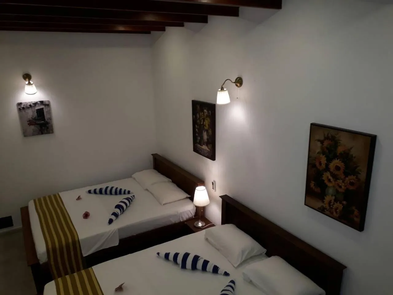 Photo of the whole room, Bed in Lucas