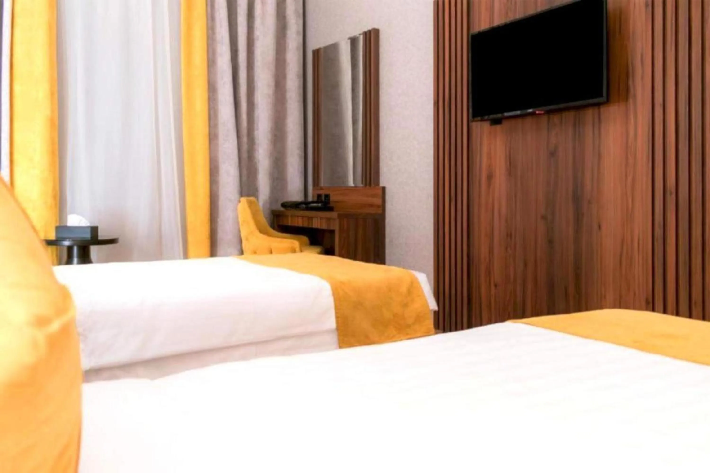TV and multimedia, Bed in Palette Luxury MAS Hotel