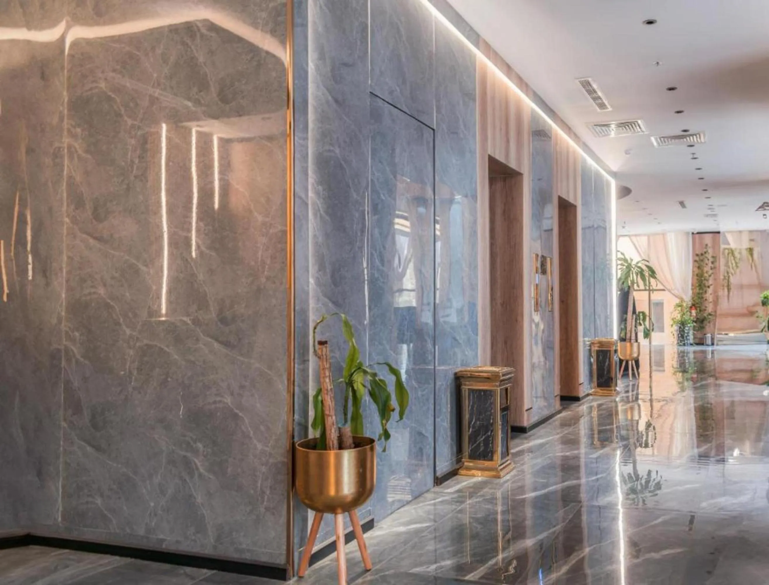 elevator in Palette Luxury MAS Hotel