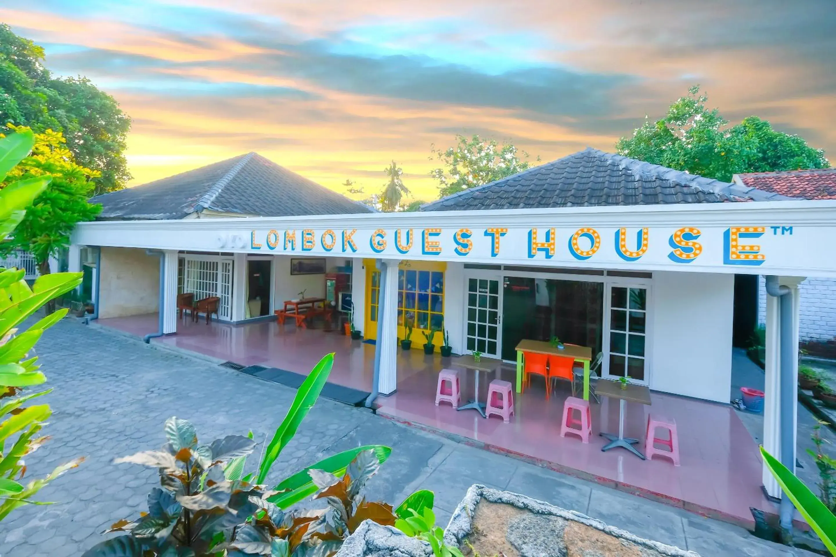 Facade/entrance, Property Building in OYO 1206 Lombok Guest House