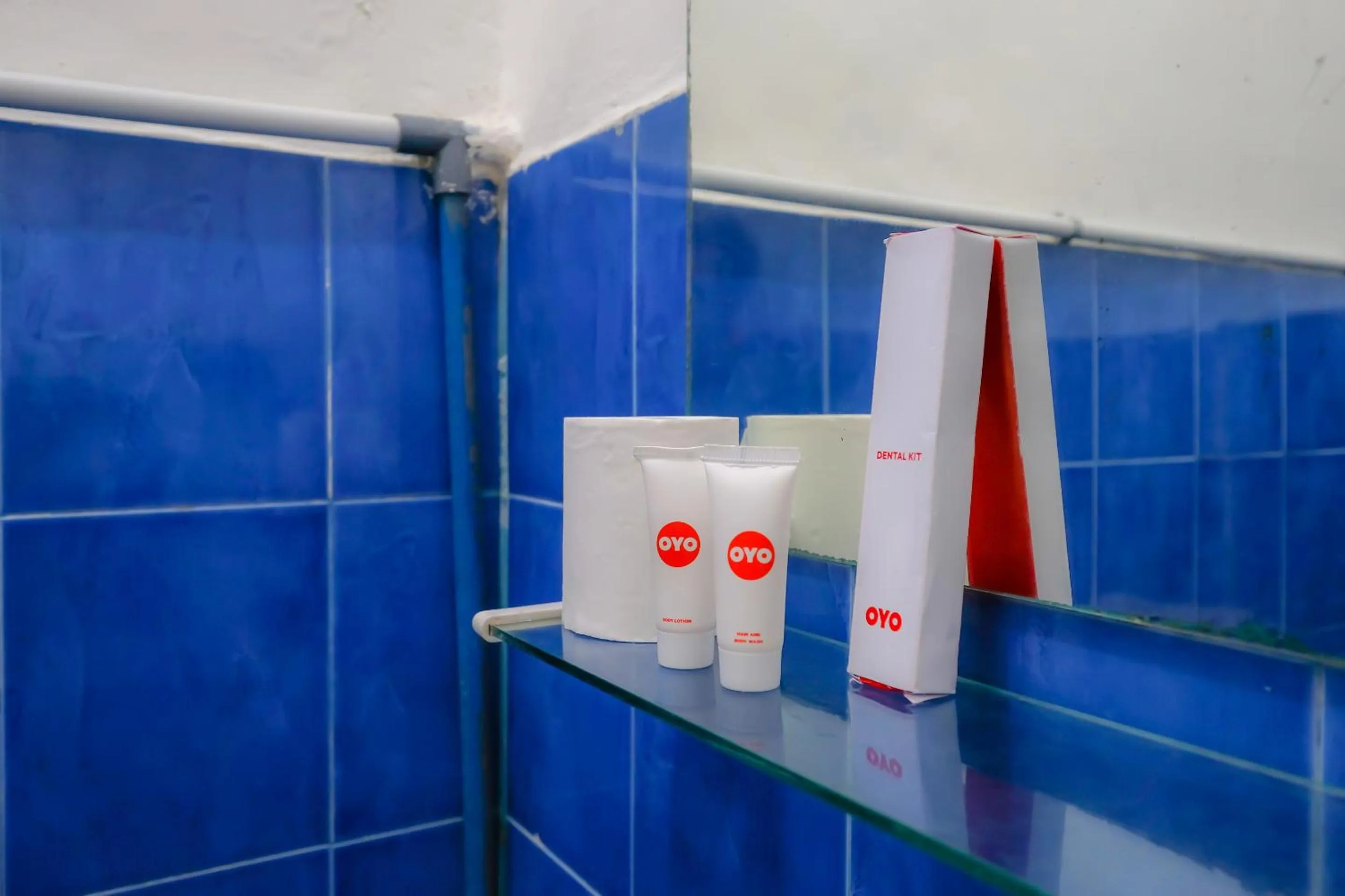 Bathroom in OYO 1206 Lombok Guest House