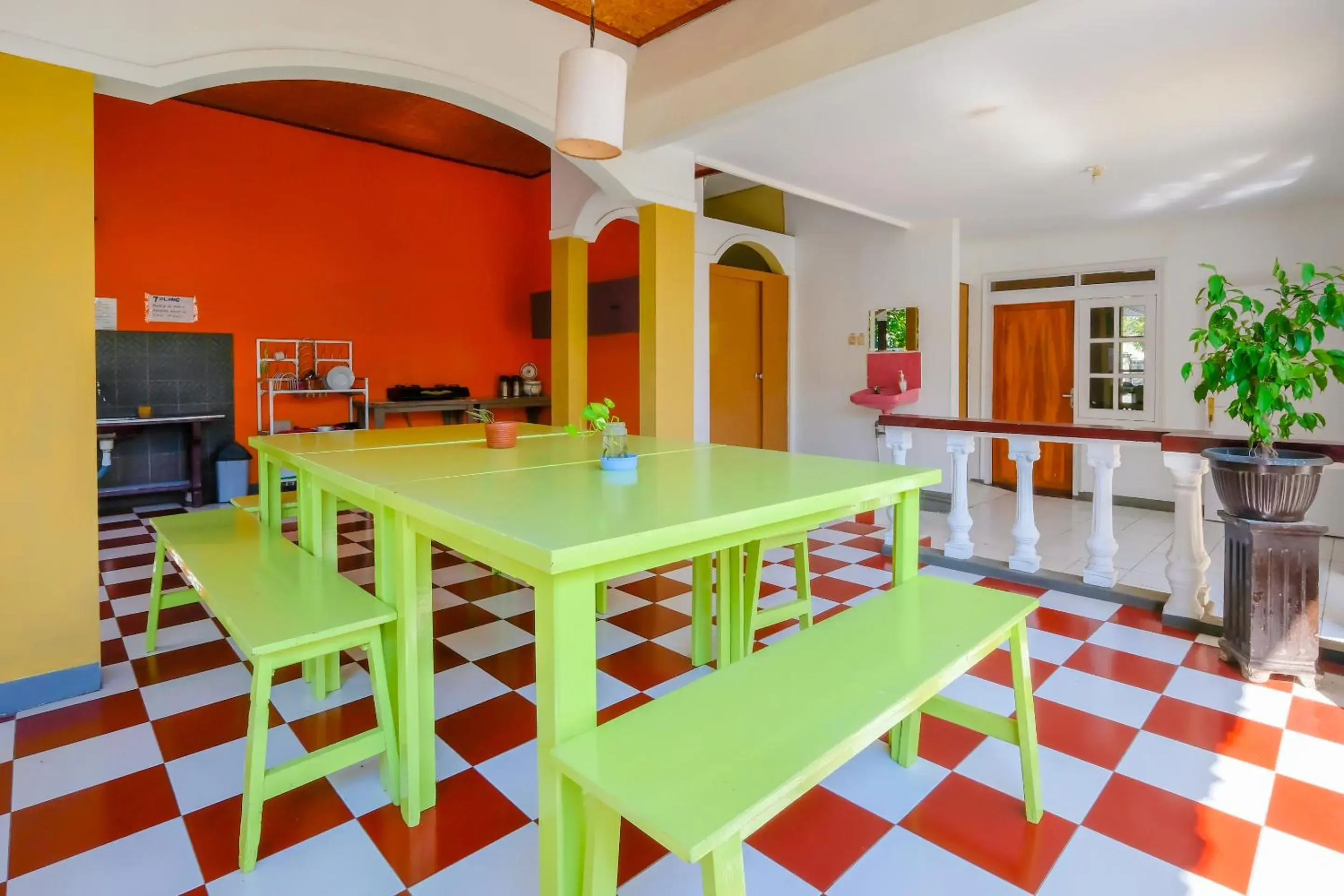 Restaurant/places to eat in OYO 1206 Lombok Guest House