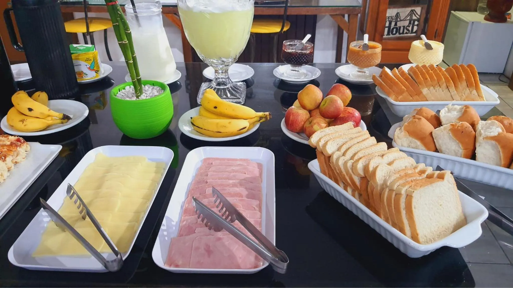 Breakfast in Open House Canasvieiras - OH HOTÉIS