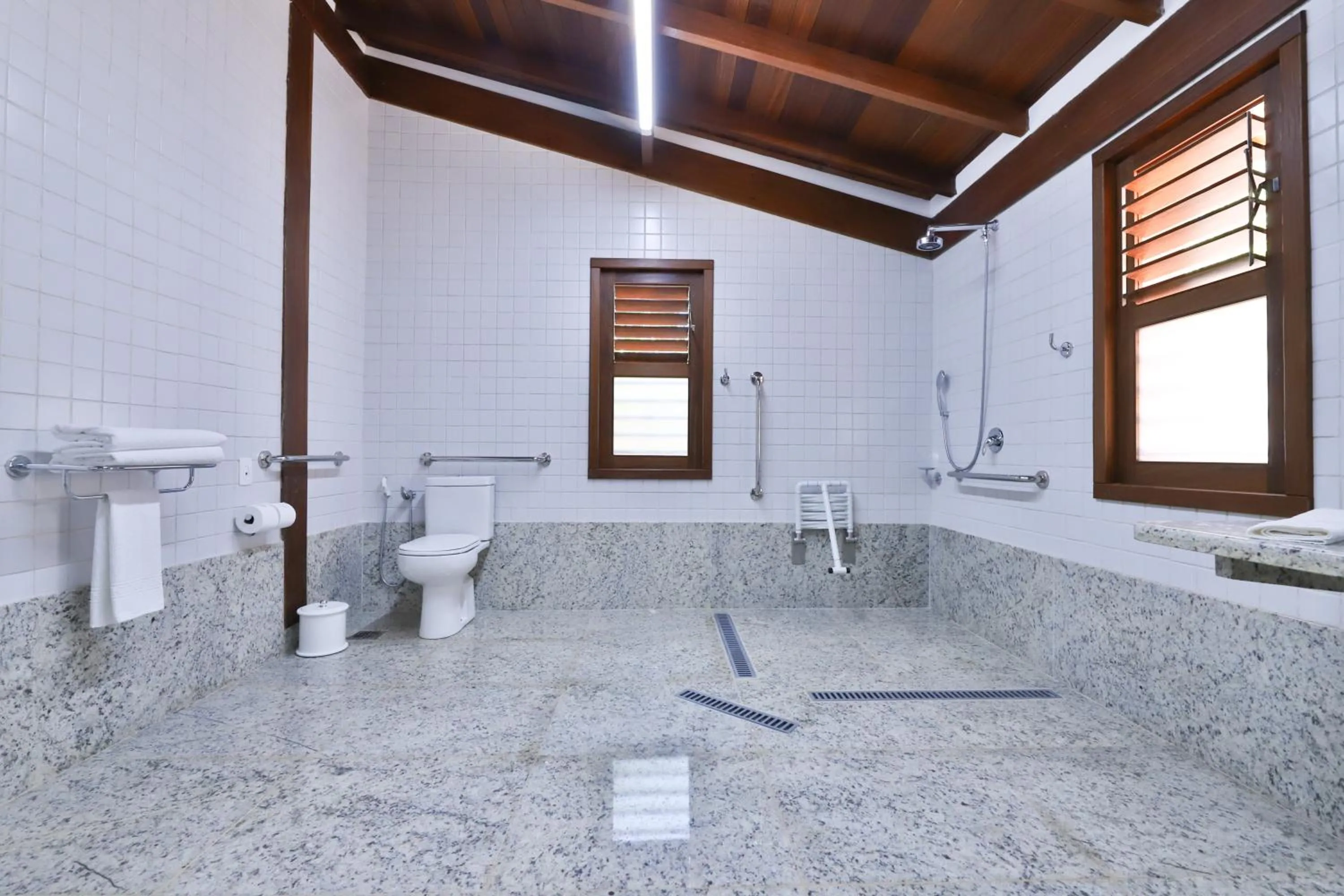 Bathroom in Bupitanga Hotel