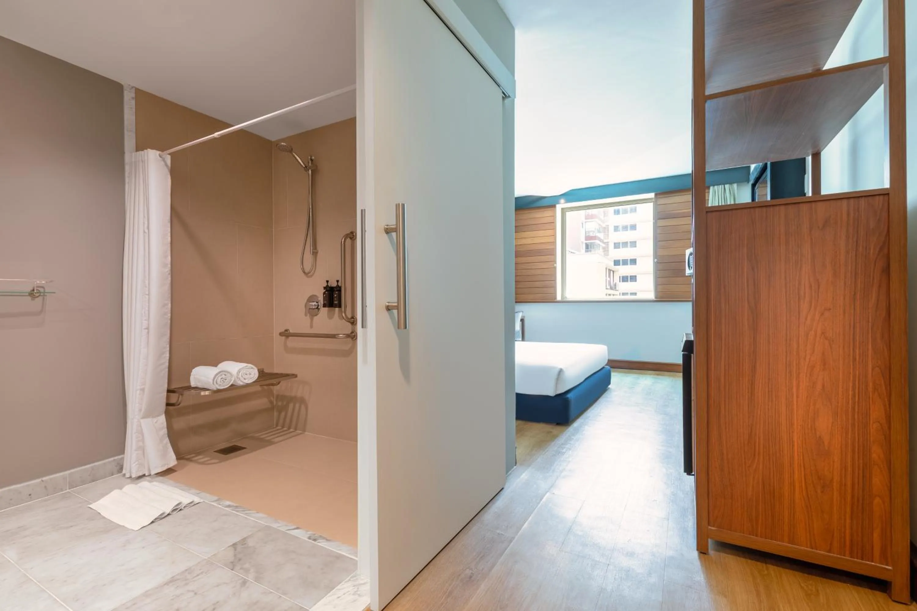 Bathroom, Bed in Pestana São Paulo