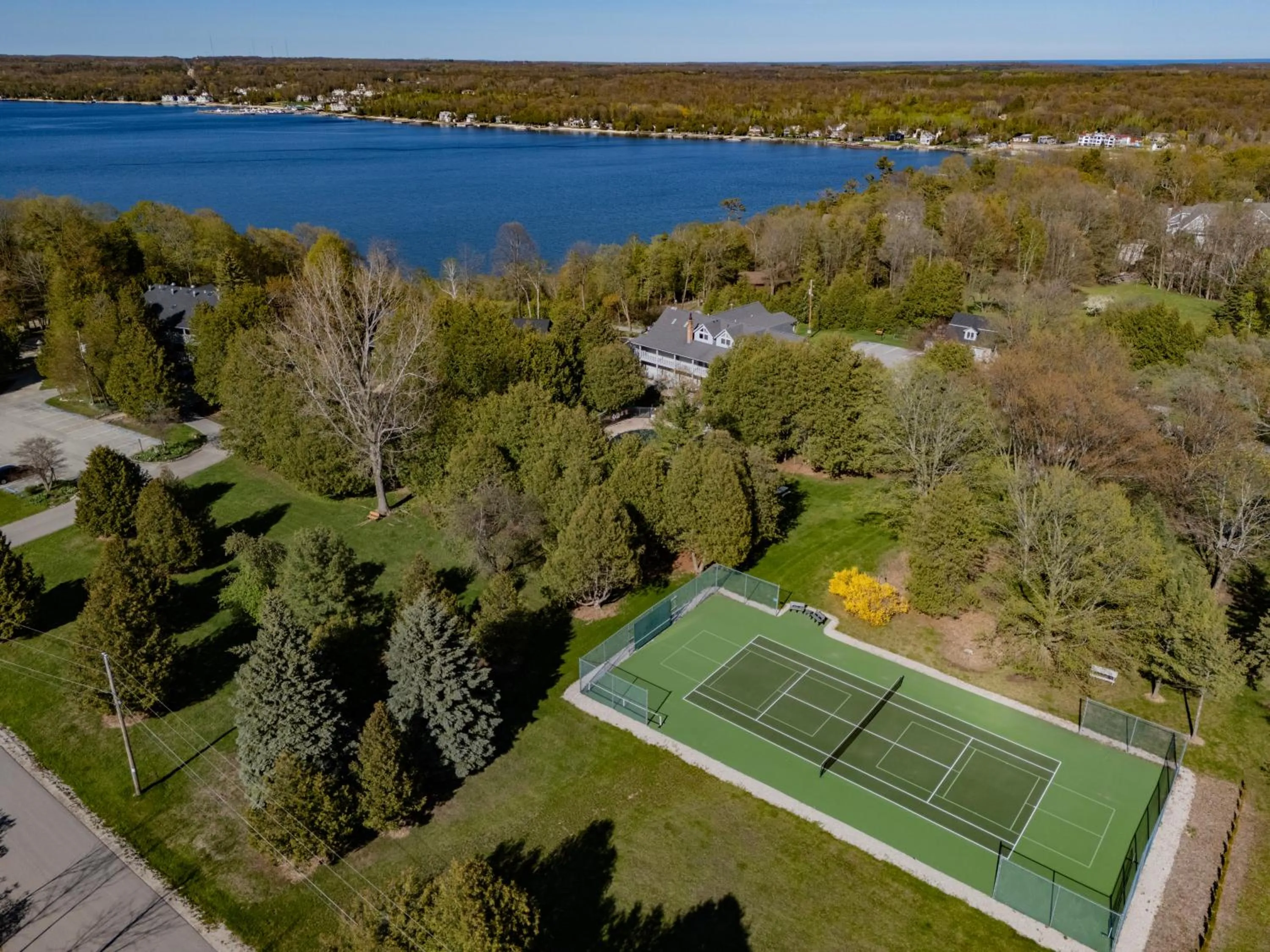 Tennis court in Country House Resort