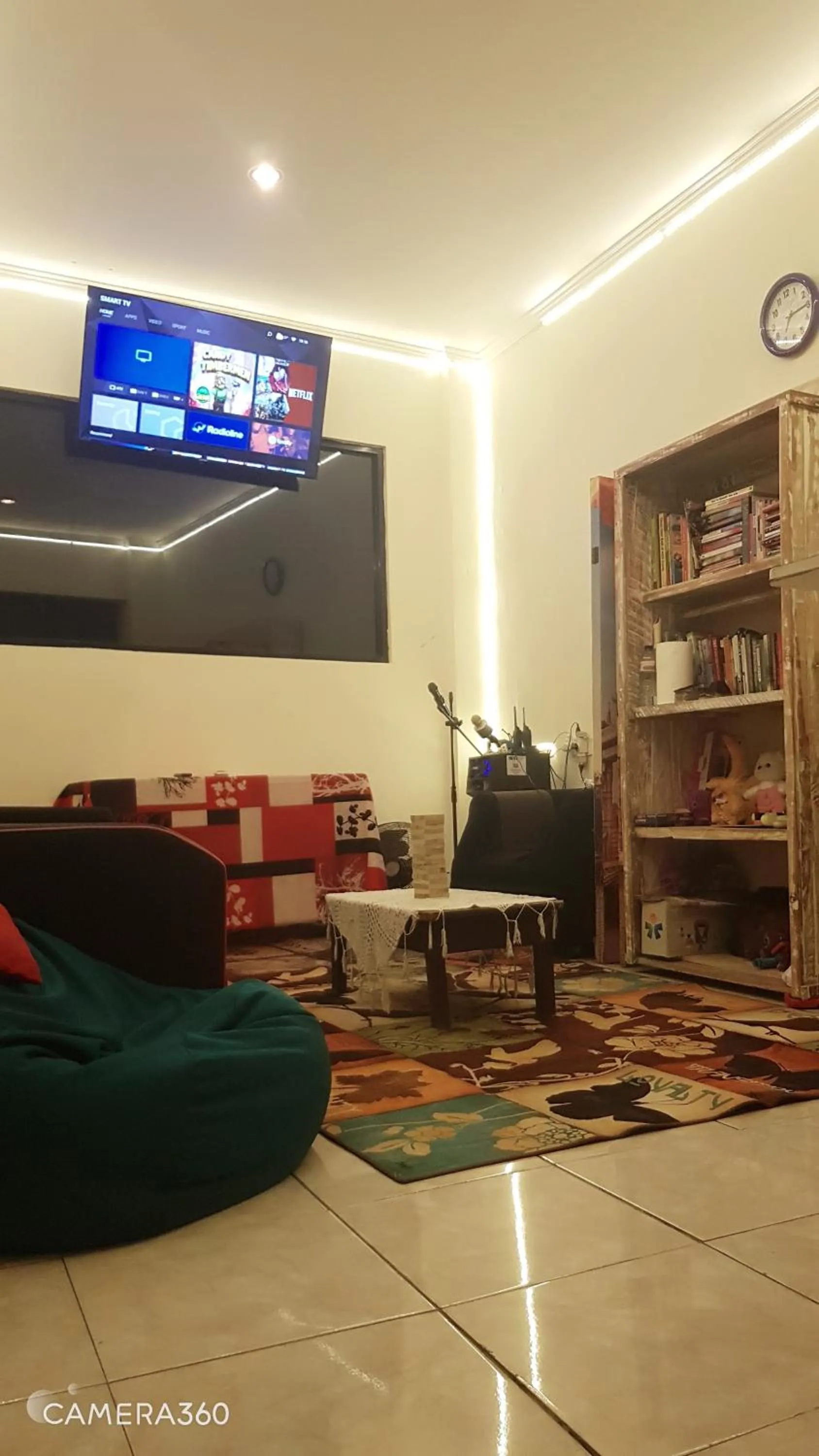 Communal lounge/ TV room in Ceria House Ungasan Uluwatu