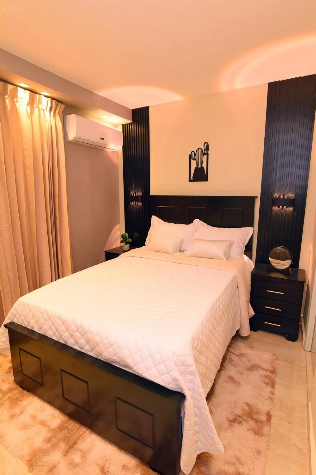 Photo of the whole room, Bed in Solmi Rooms