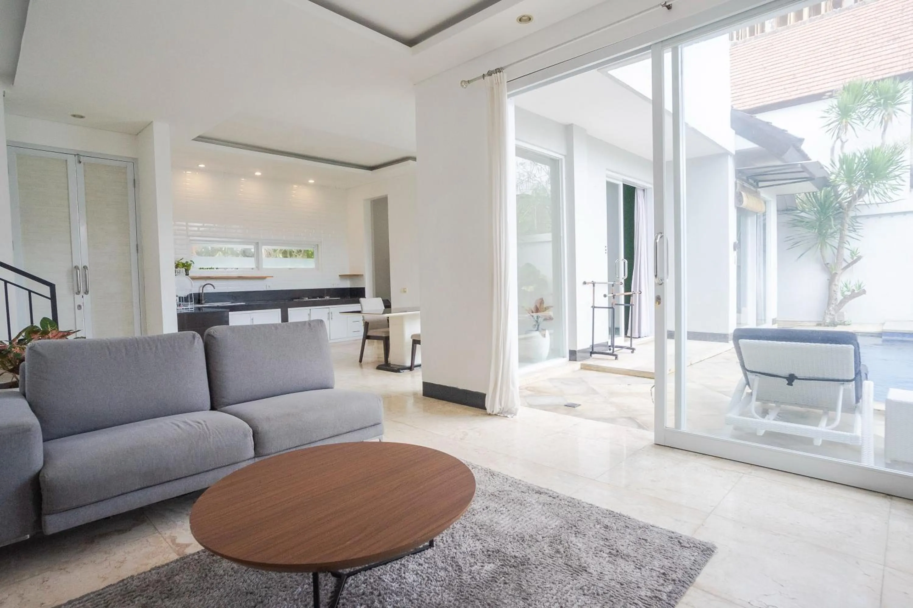 Kitchen or kitchenette in Villa Blue Margarita Canggu