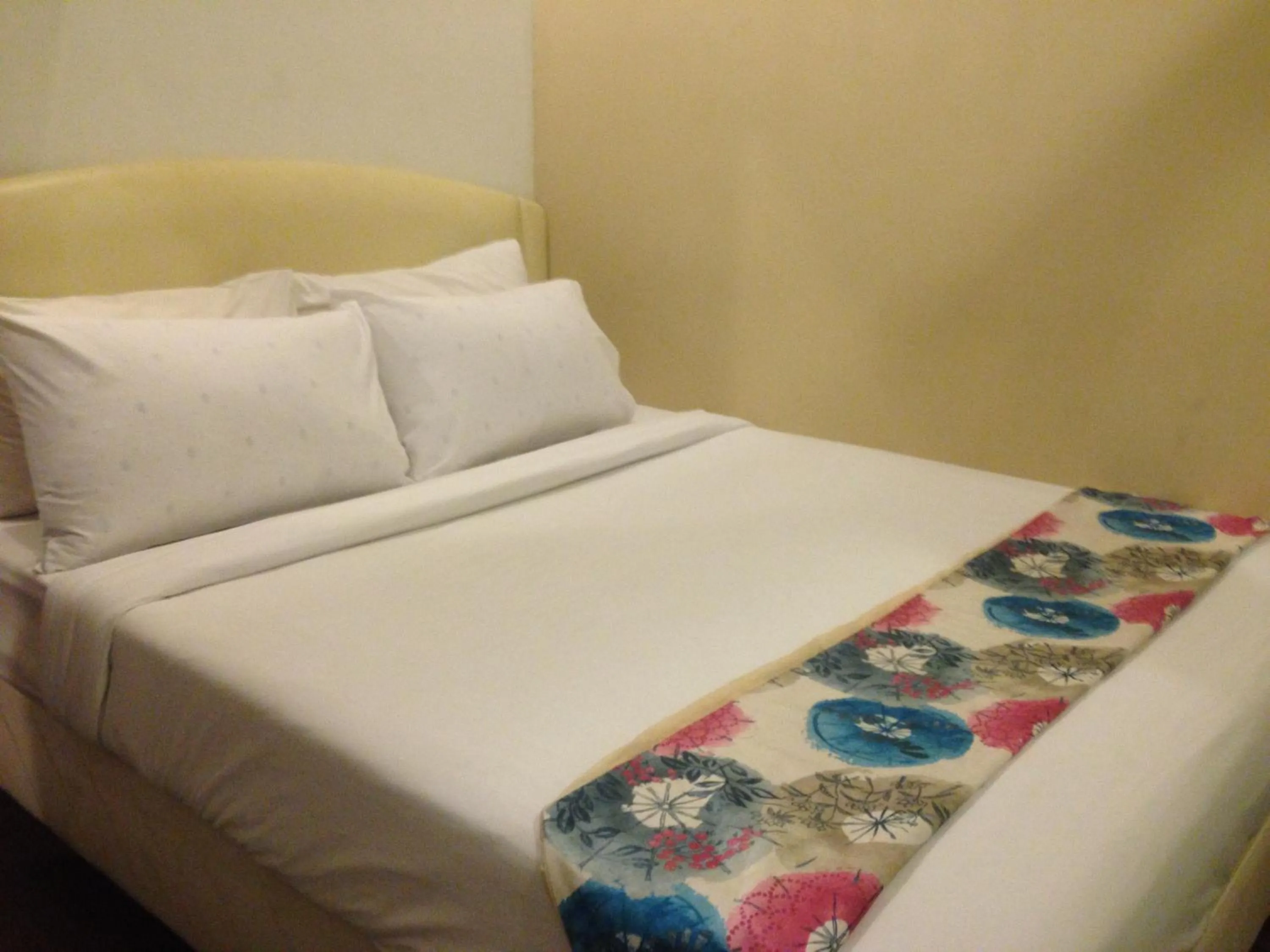 Decorative detail, Bed in Woodpecker Lodge, Kuching