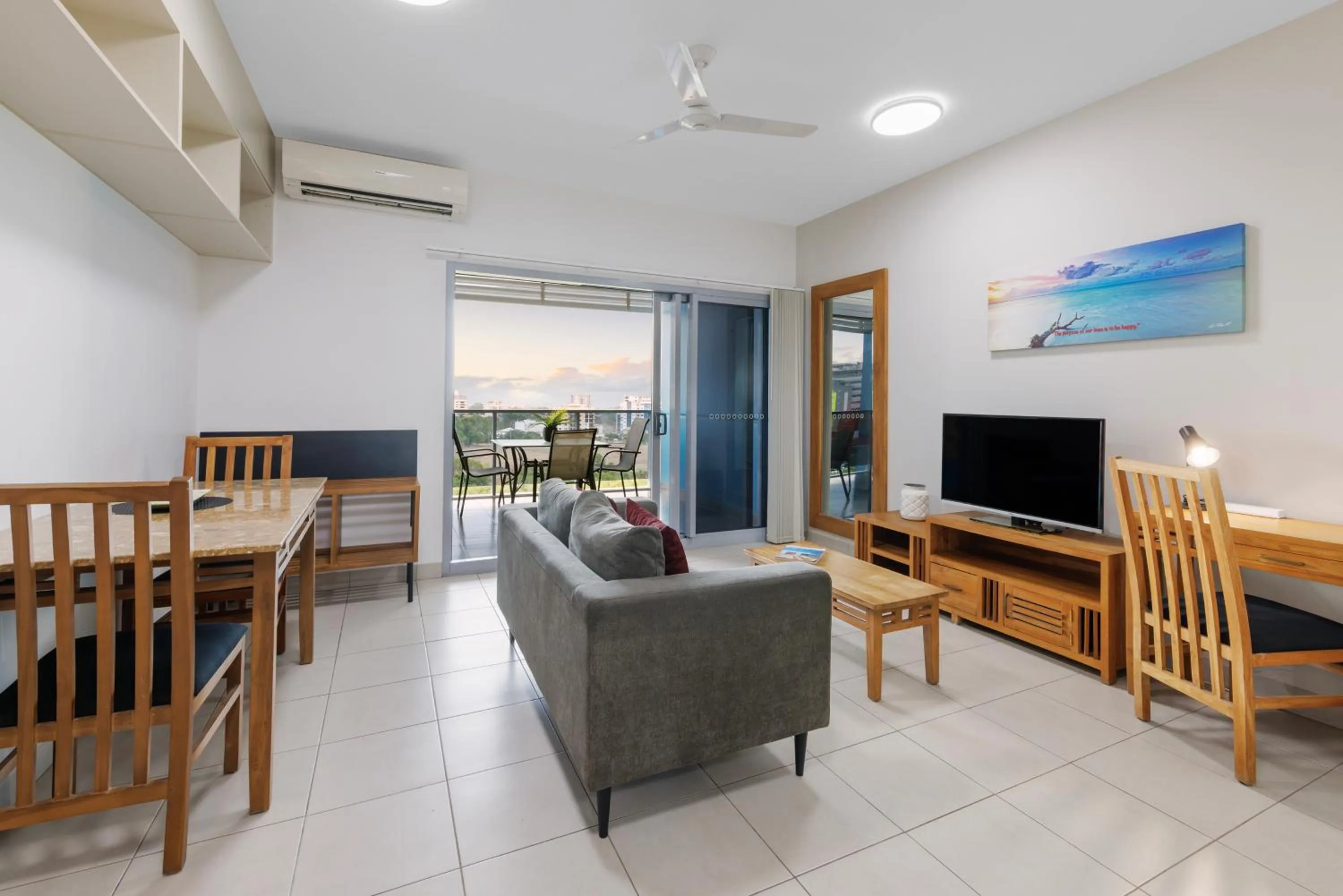 TV and multimedia in Ramada Suites by Wyndham Zen Quarter Darwin
