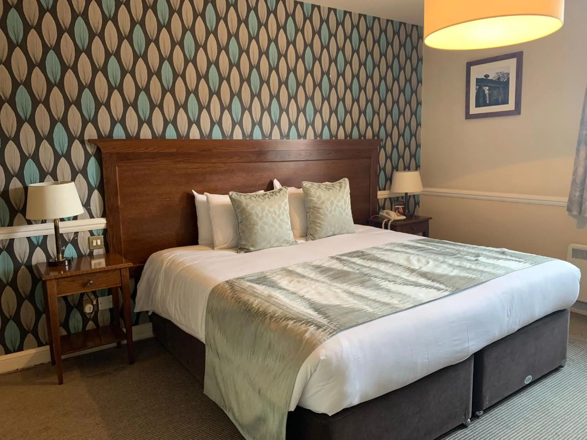 Bedroom, Bed in Saracens Head Hotel by Greene King Inns