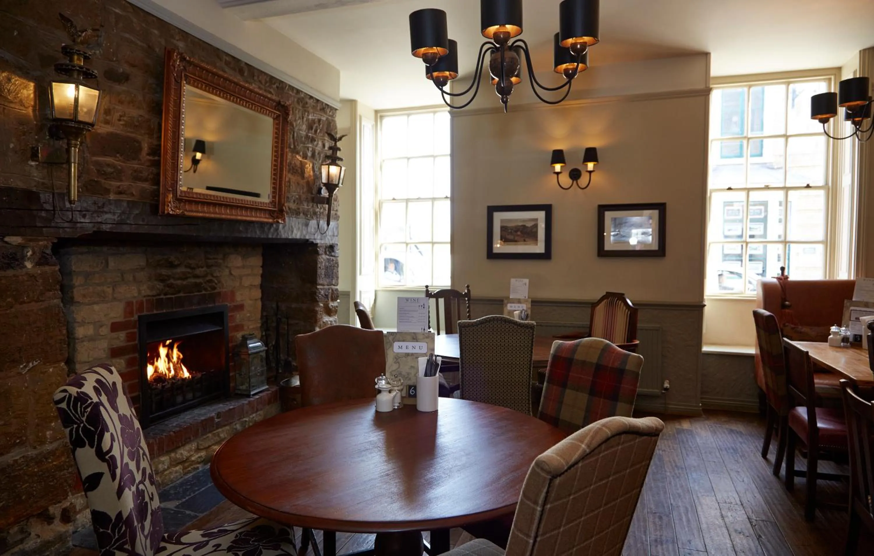 Restaurant/places to eat in Saracens Head Hotel by Greene King Inns