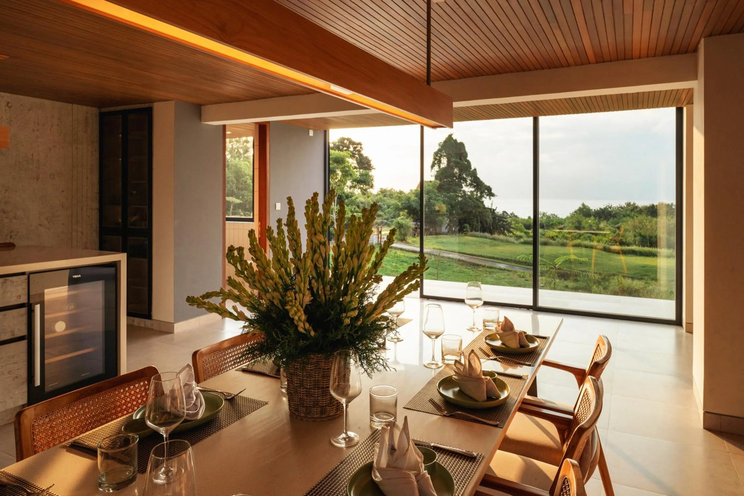 Dining area in Villa Avocagolf Uluwatu by Nakula
