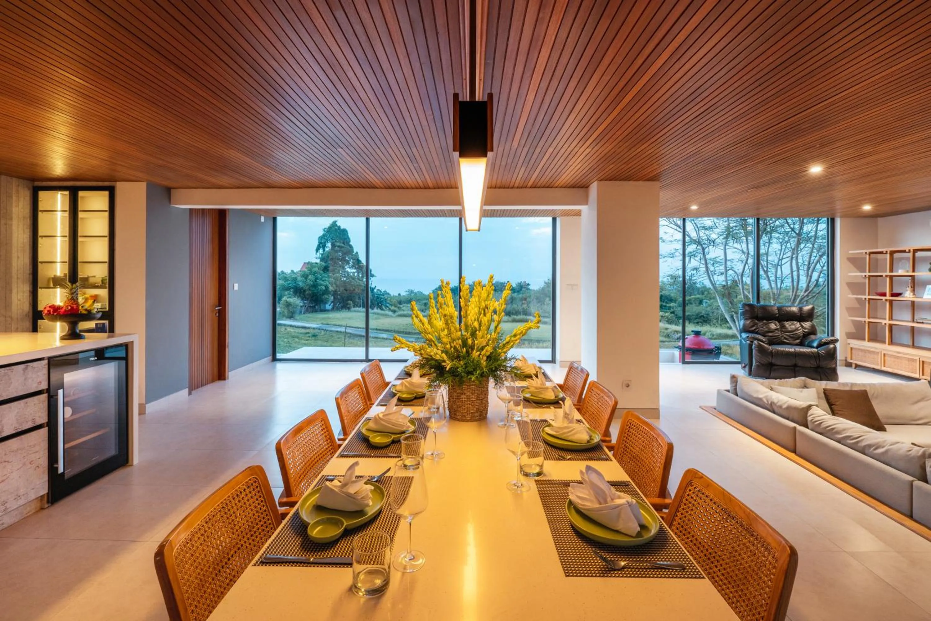 Dining area in Villa Avocagolf Uluwatu by Nakula