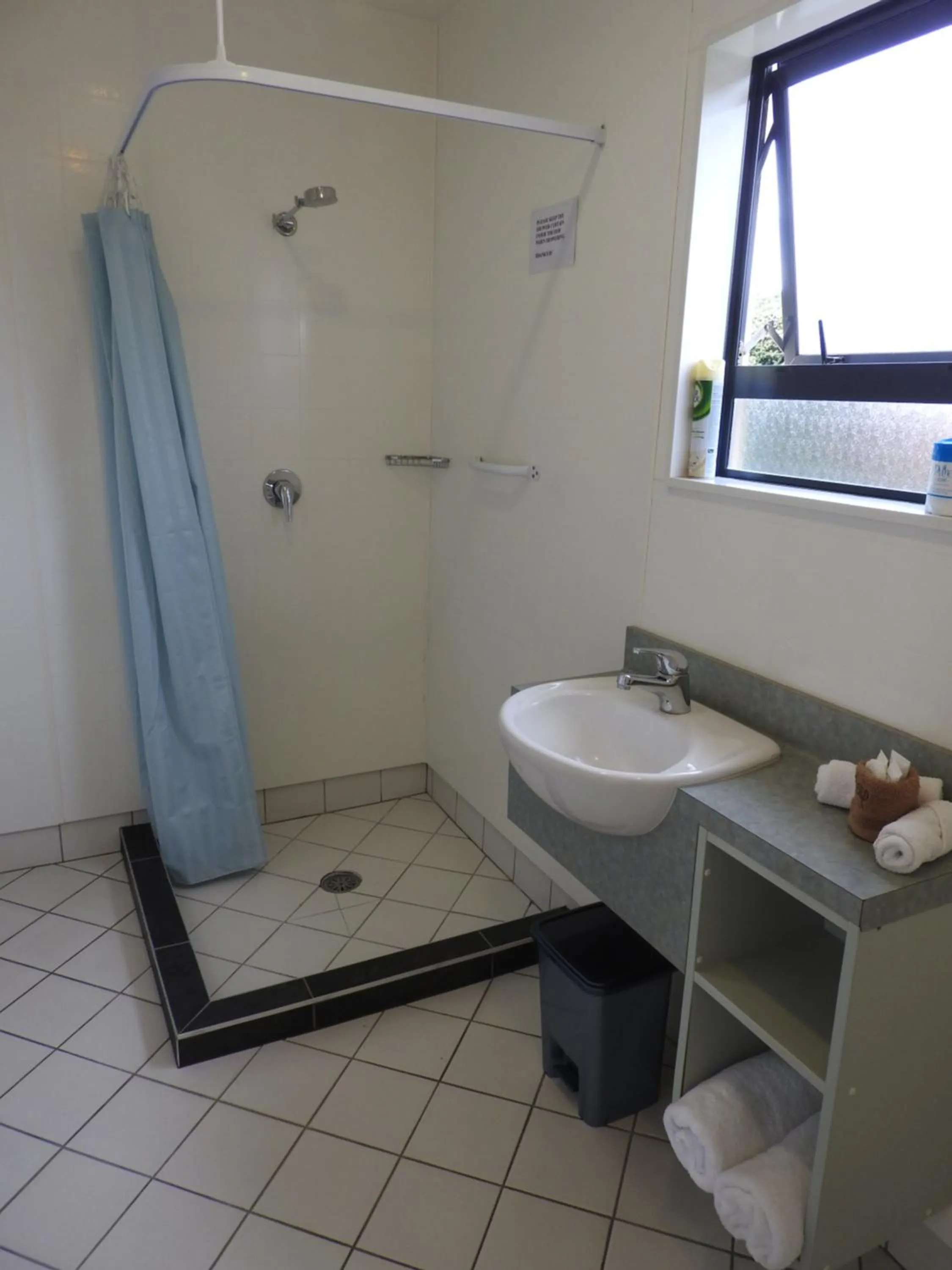 Bathroom in A'Abode Motor Lodge