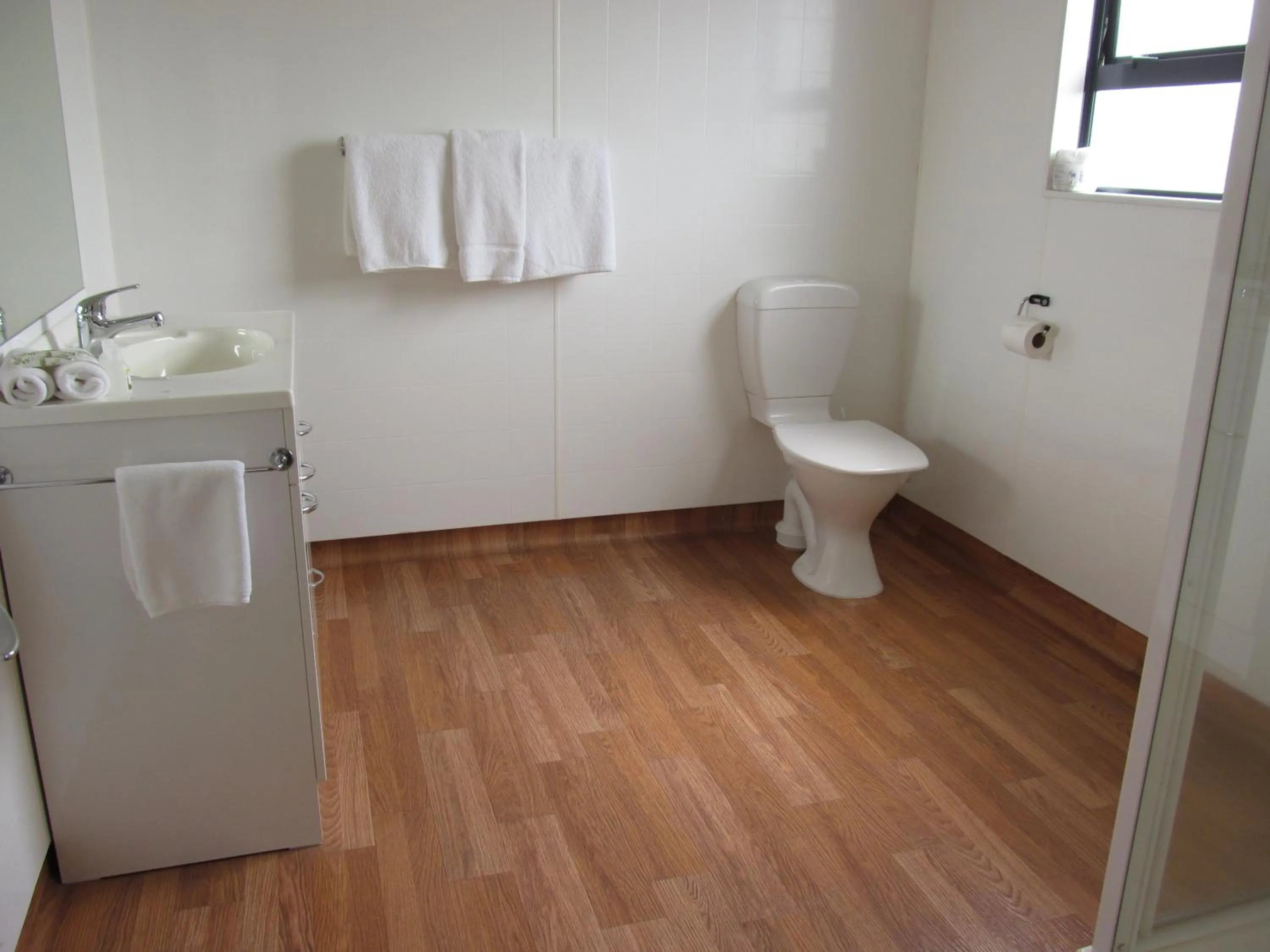 Bathroom in A'Abode Motor Lodge