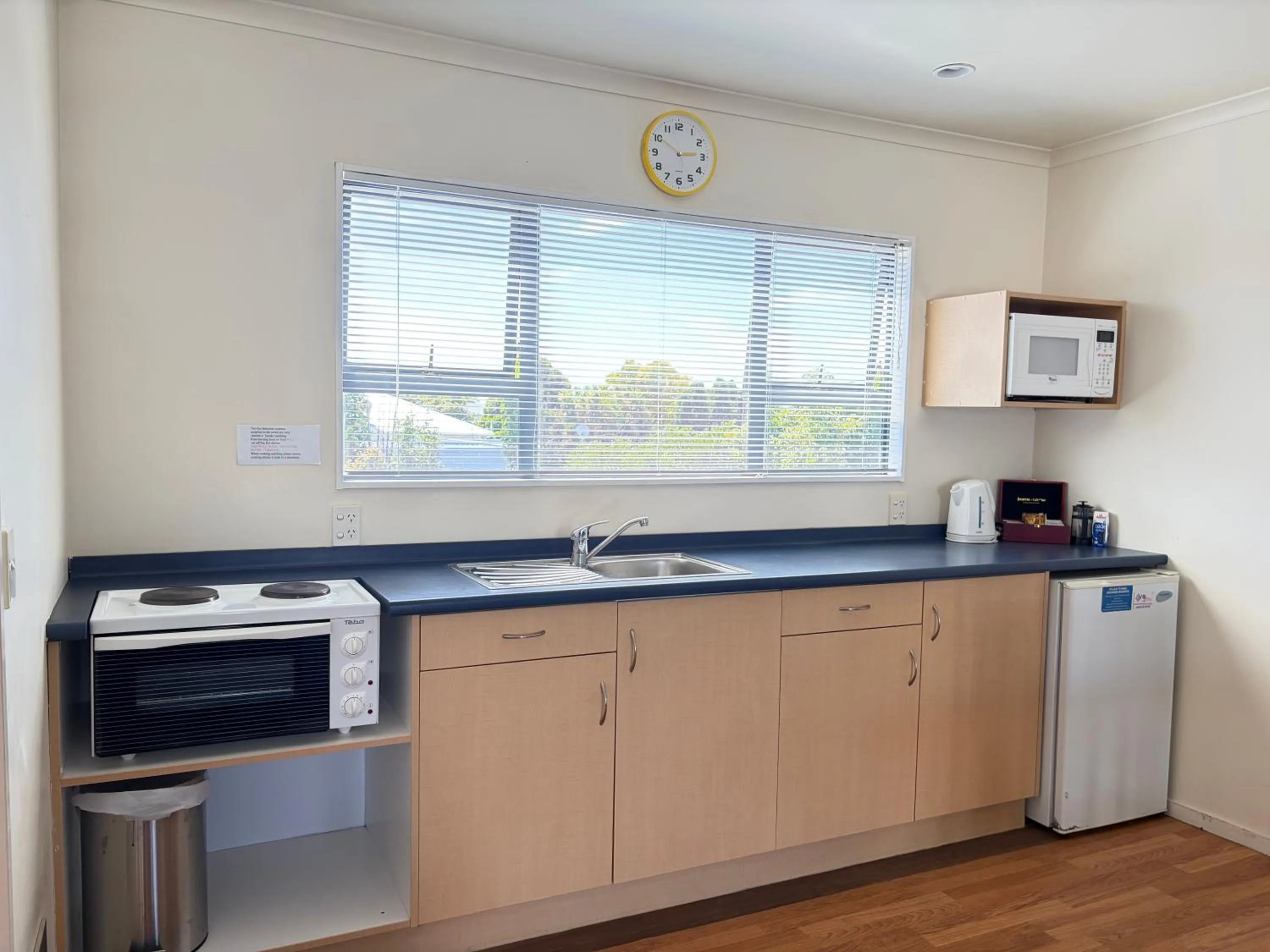 kitchen in A'Abode Motor Lodge
