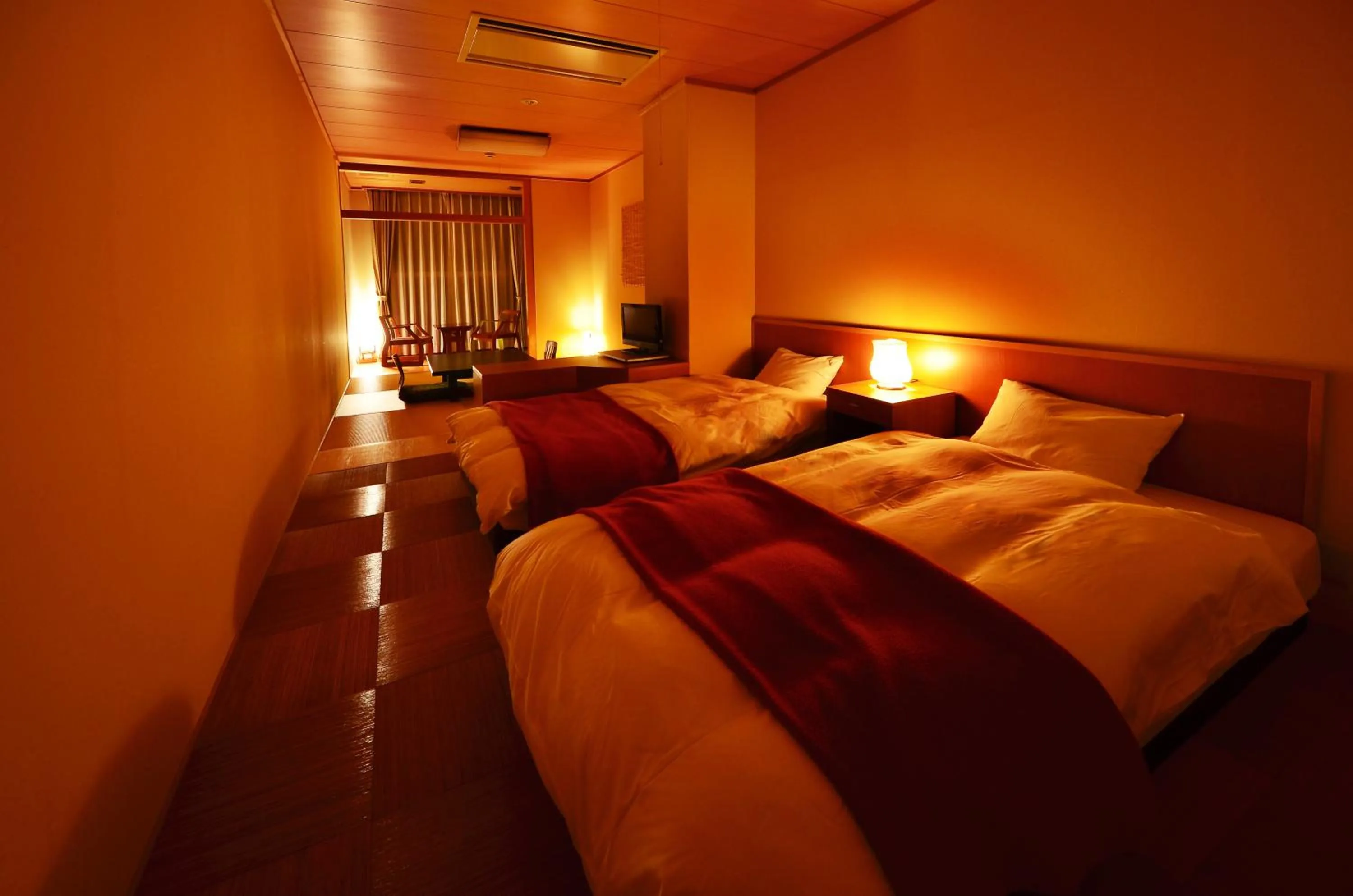 Photo of the whole room, Bed in Sunriver Oboke