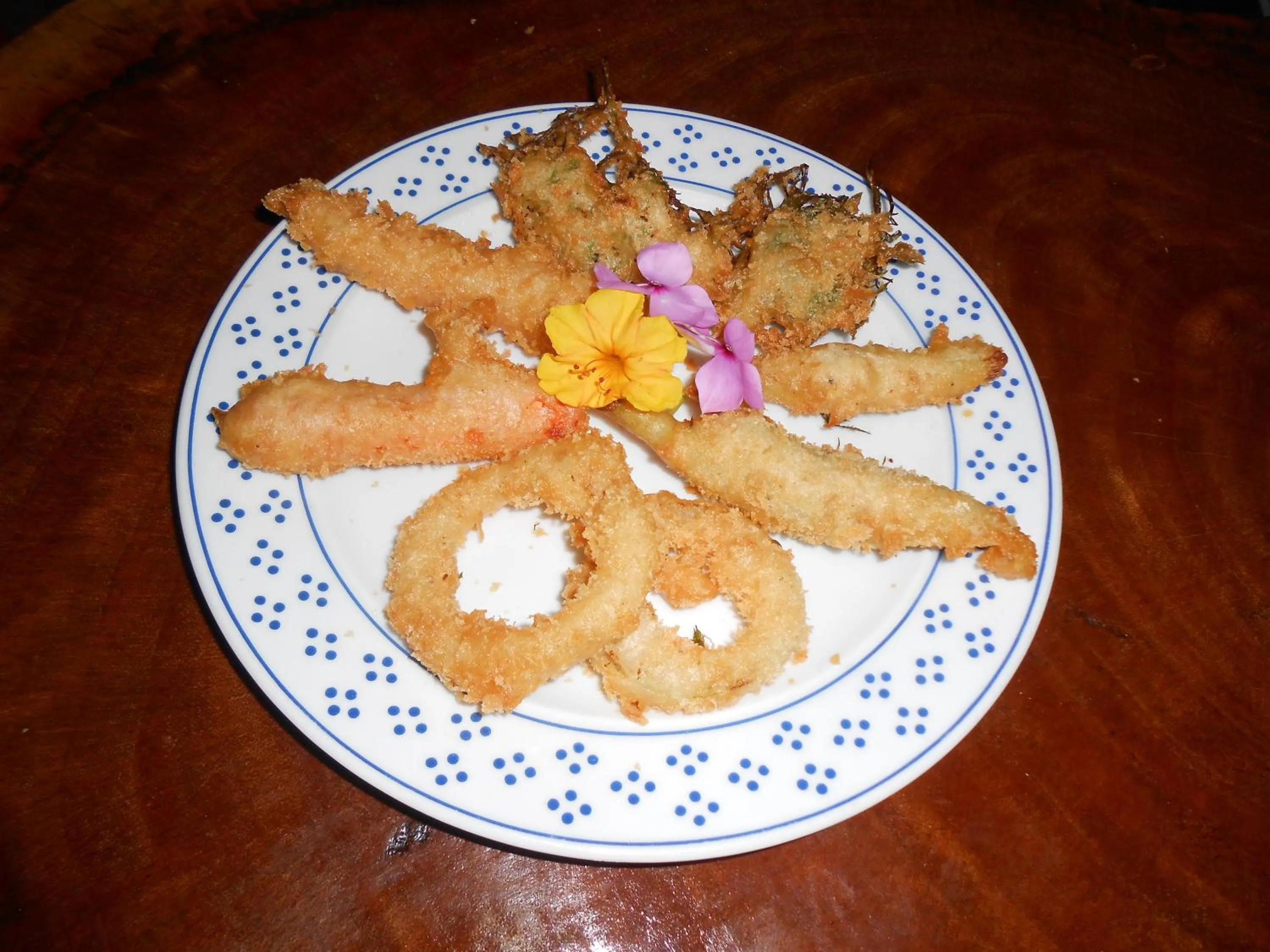 Restaurant/places to eat in Happy Days Resort