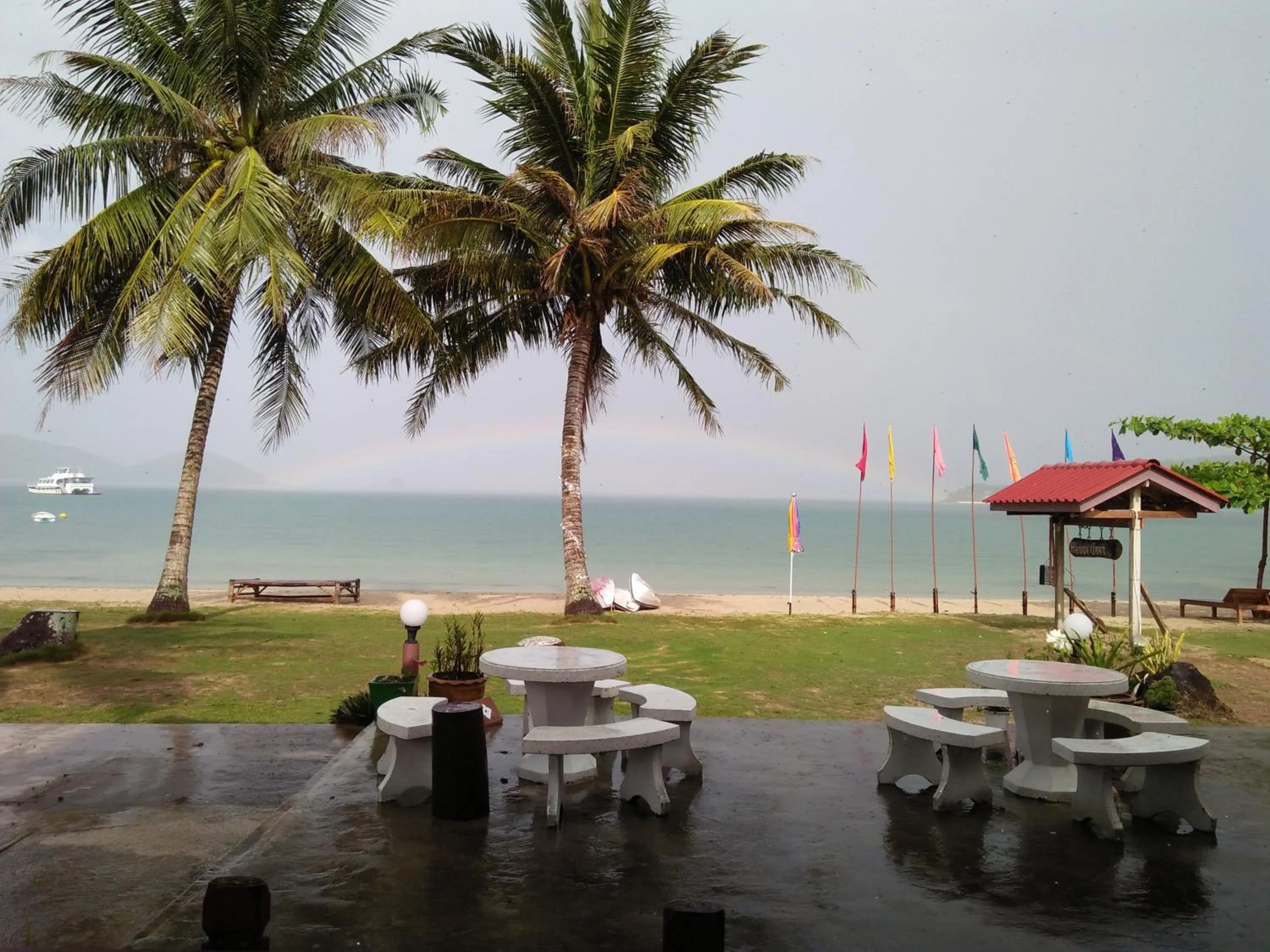 Restaurant/places to eat in Happy Days Resort