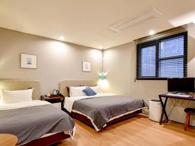 Bed in Brown Dot Yangjeong Bed in Brown Dot Yangjeong