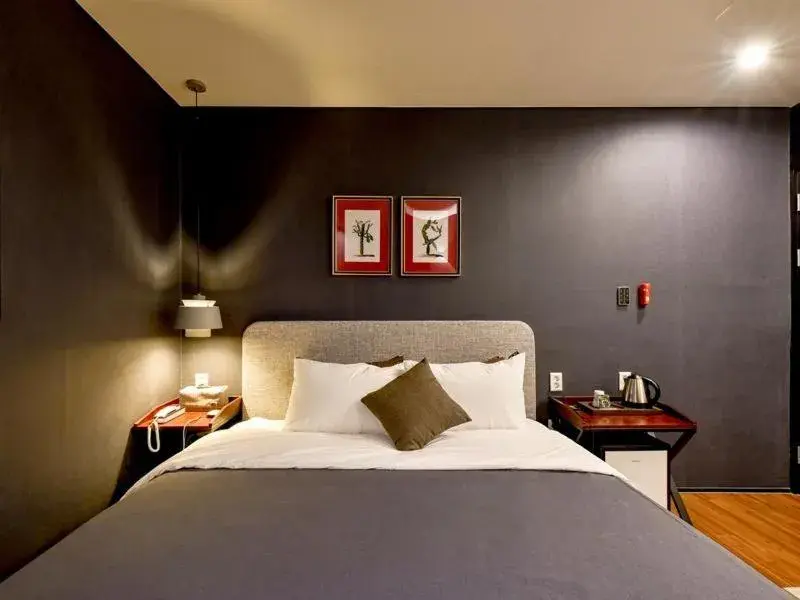 Bed in Brown Dot Yangjeong Bed in Brown Dot Yangjeong