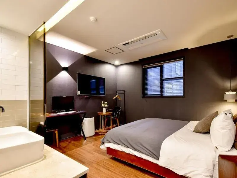 Bed in Brown Dot Yangjeong Bed in Brown Dot Yangjeong